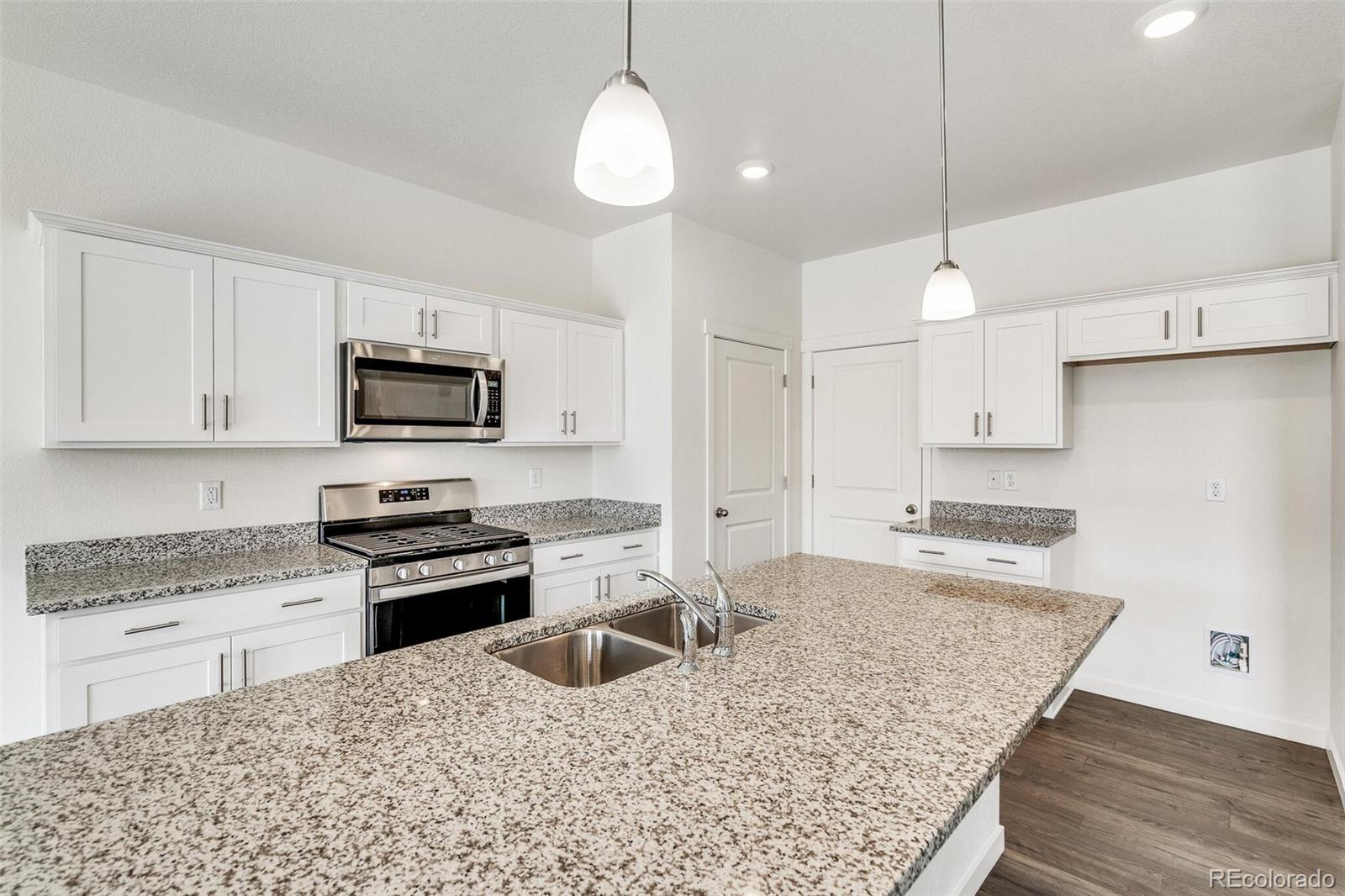 27521 Cedar Avenue, Aurora, CO 80018, 5 Bedrooms Bedrooms, ,3 BathroomsBathrooms,Residential,For Sale,Cedar,REC2475492