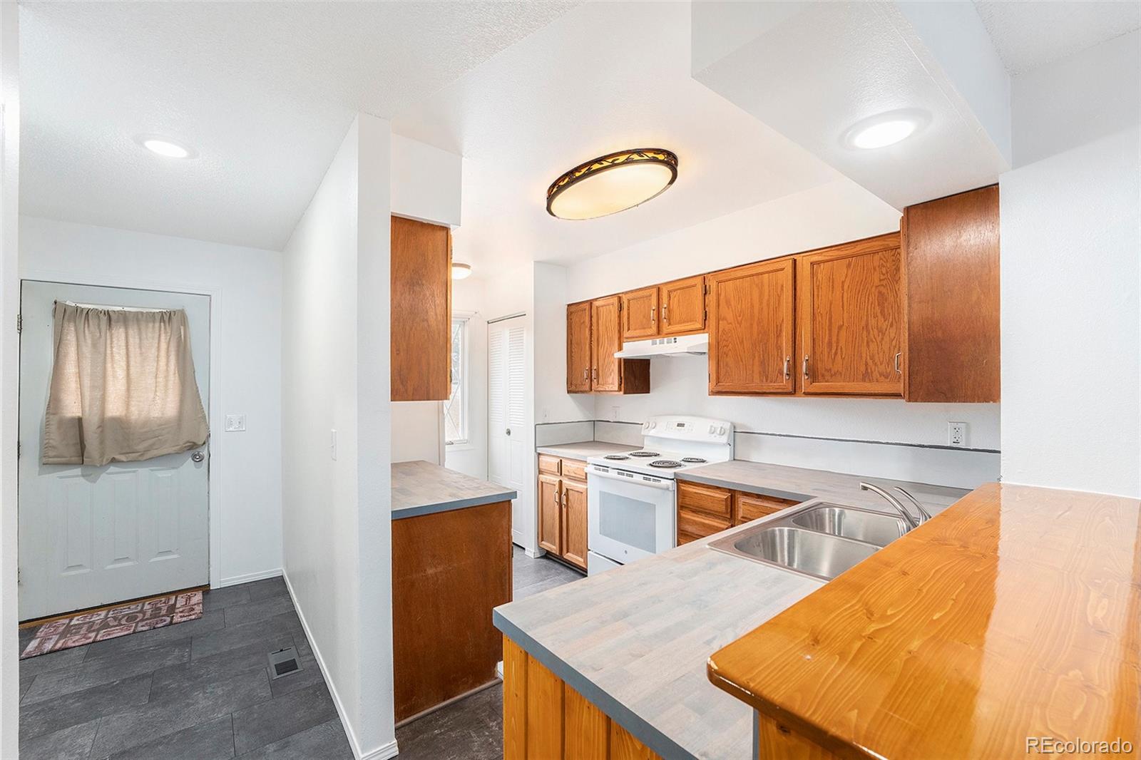 9930 Cornell Place, Lakewood, CO 80227, 3 Bedrooms Bedrooms, ,2 BathroomsBathrooms,Residential,For Sale,Cornell,REC9777313
