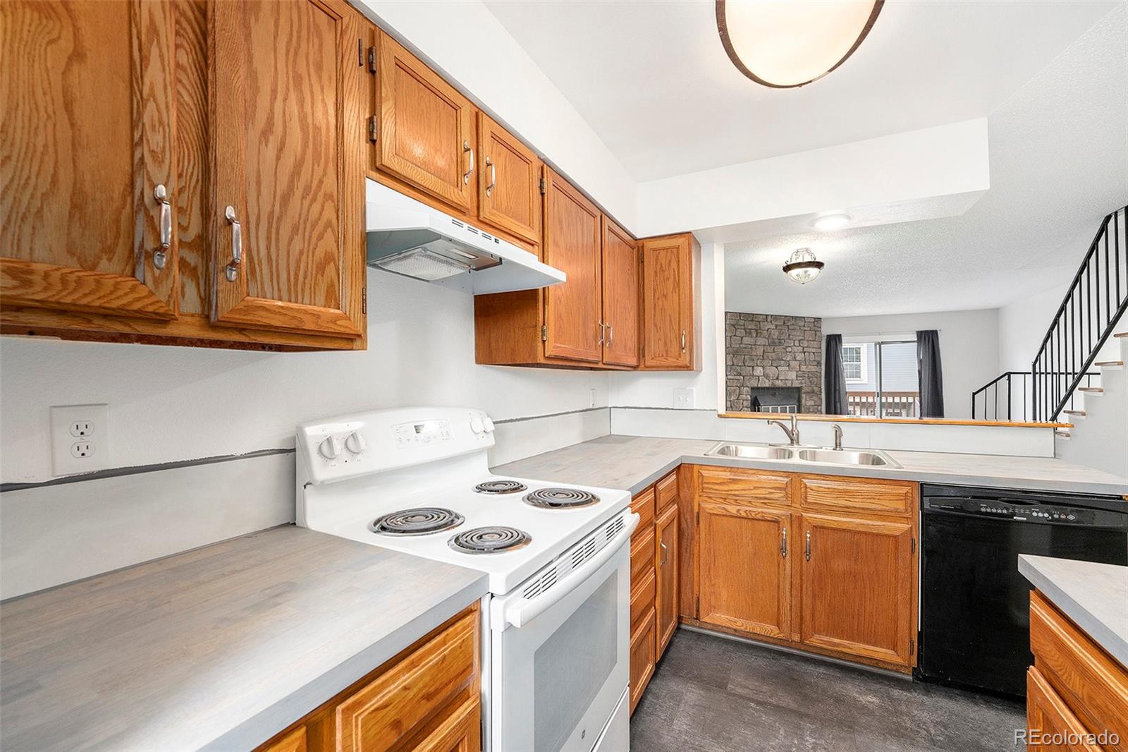 9930 Cornell Place, Lakewood, CO 80227, 3 Bedrooms Bedrooms, ,2 BathroomsBathrooms,Residential,For Sale,Cornell,REC9777313