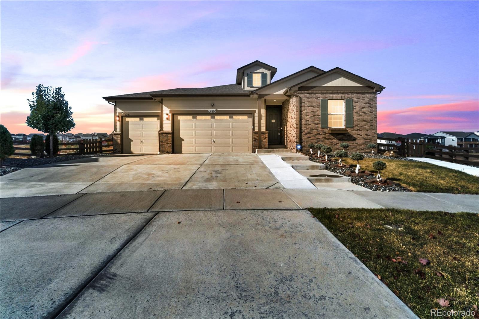 7215 Robertsdale Way, Aurora, CO 80016, 5 Bedrooms Bedrooms, ,5 BathroomsBathrooms,Residential,For Sale,Robertsdale,REC7294119