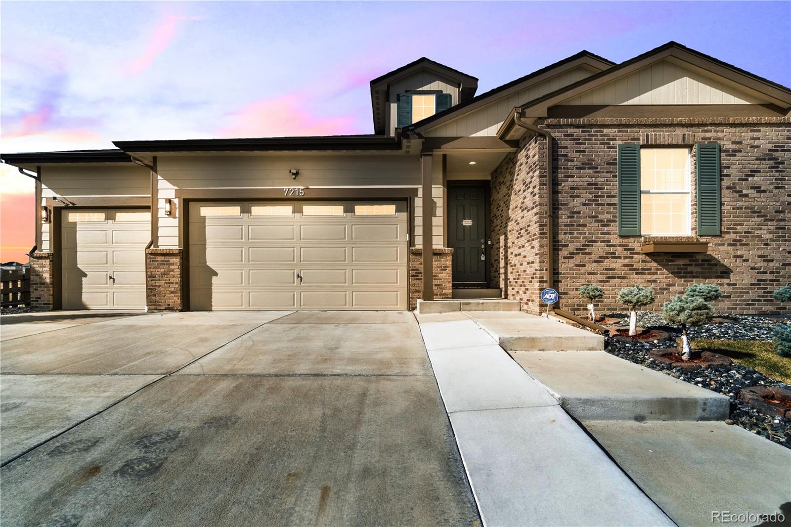 7215 Robertsdale Way, Aurora, CO 80016, 5 Bedrooms Bedrooms, ,5 BathroomsBathrooms,Residential,For Sale,Robertsdale,REC7294119