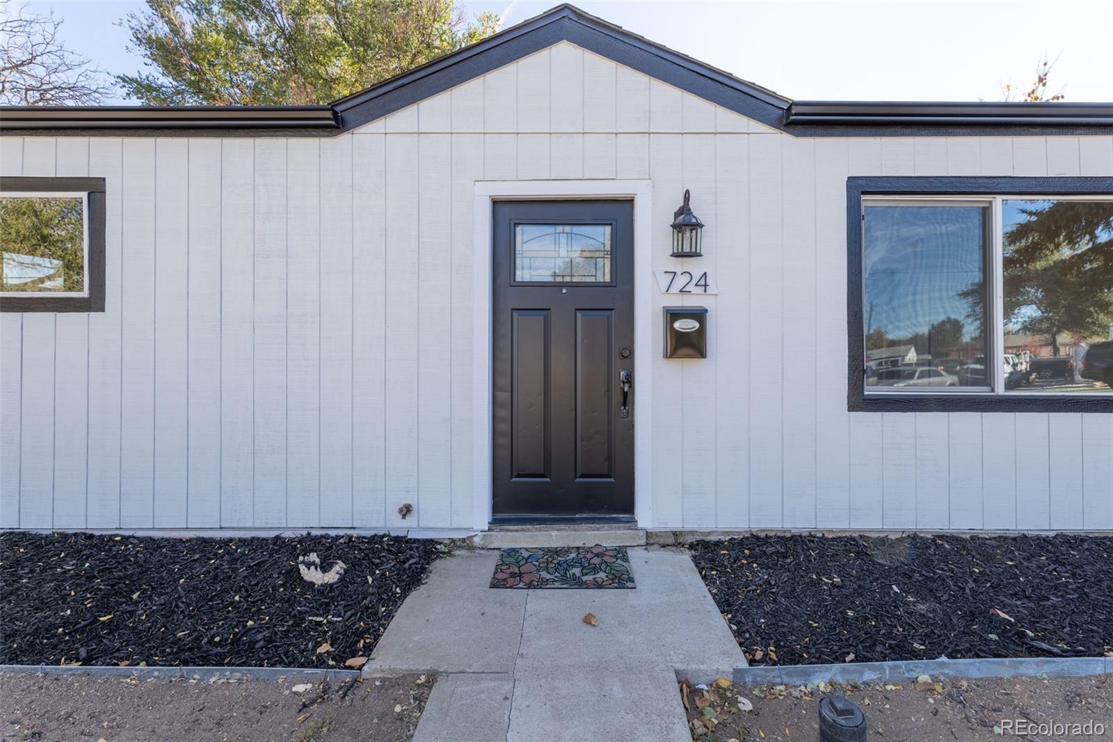 724 Victor Street, Aurora, CO 80011, 3 Bedrooms Bedrooms, ,2 BathroomsBathrooms,Residential,For Sale,Victor,REC4517000