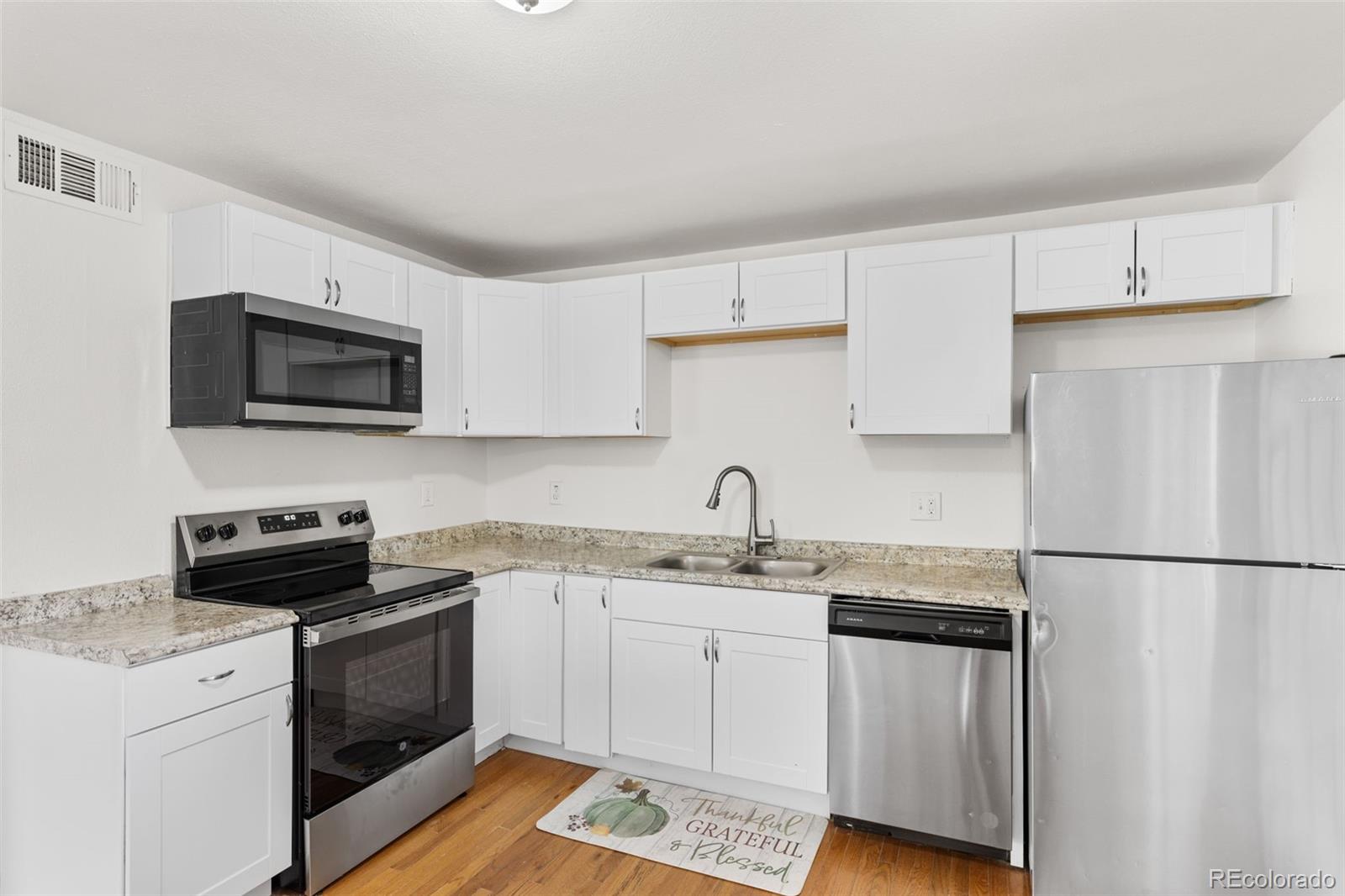 724 Victor Street, Aurora, CO 80011, 3 Bedrooms Bedrooms, ,2 BathroomsBathrooms,Residential,For Sale,Victor,REC4517000