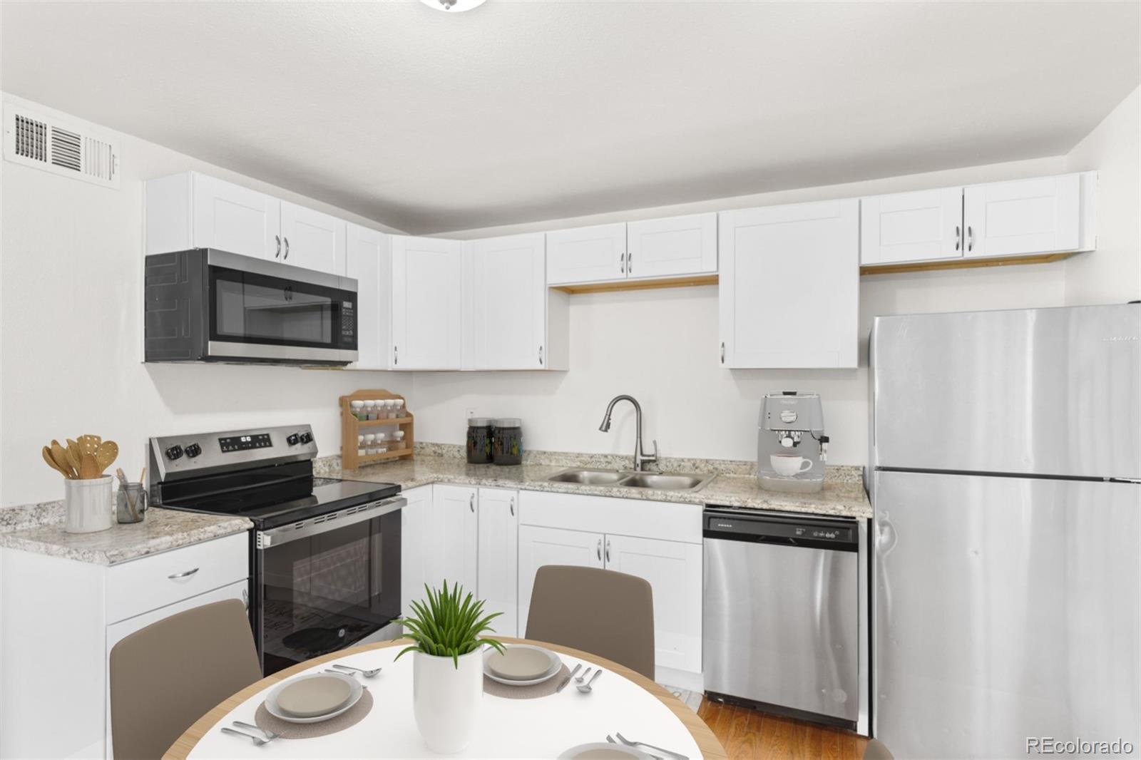 724 Victor Street, Aurora, CO 80011, 3 Bedrooms Bedrooms, ,2 BathroomsBathrooms,Residential,For Sale,Victor,REC4517000