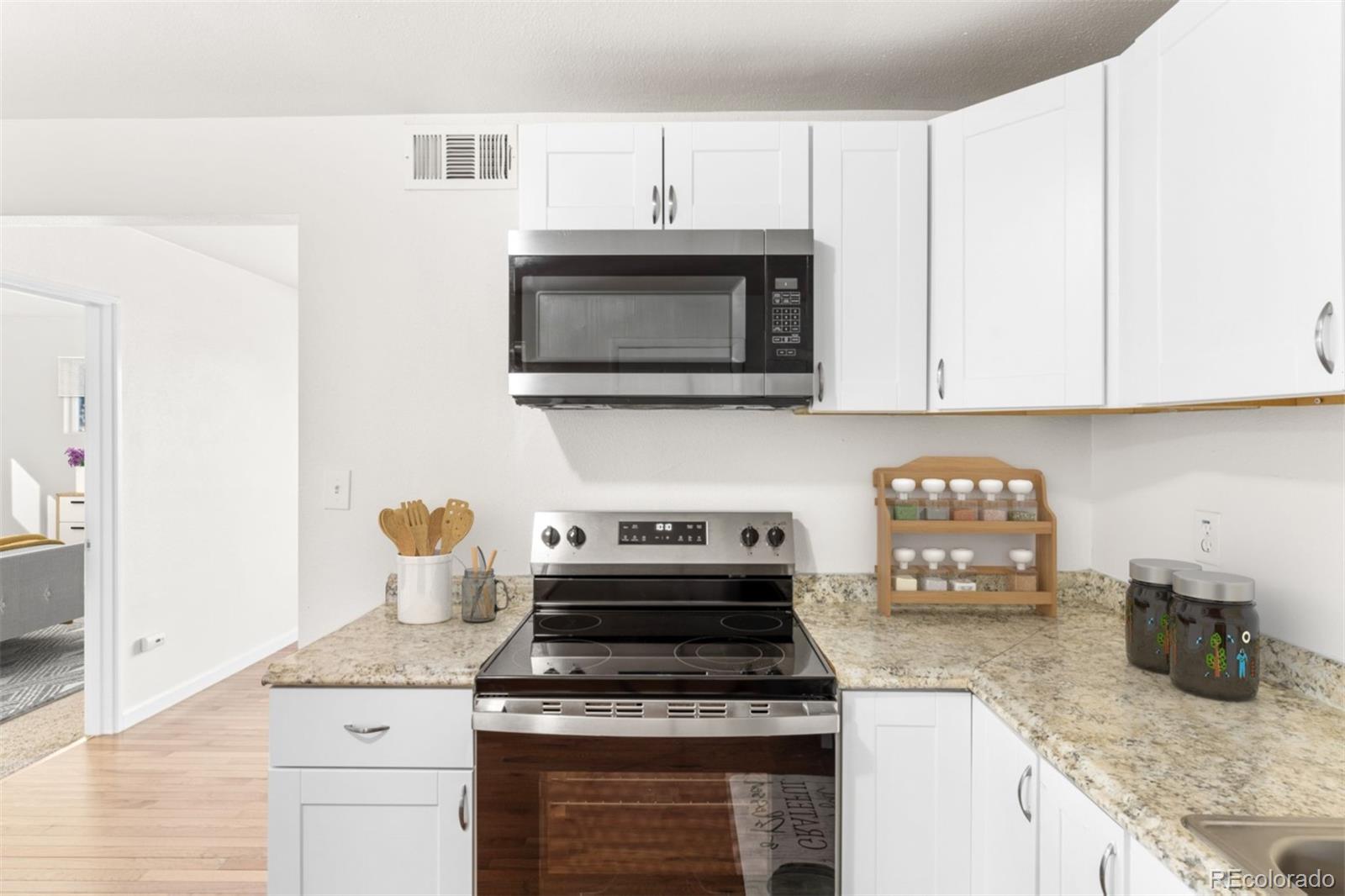 724 Victor Street, Aurora, CO 80011, 3 Bedrooms Bedrooms, ,2 BathroomsBathrooms,Residential,For Sale,Victor,REC4517000