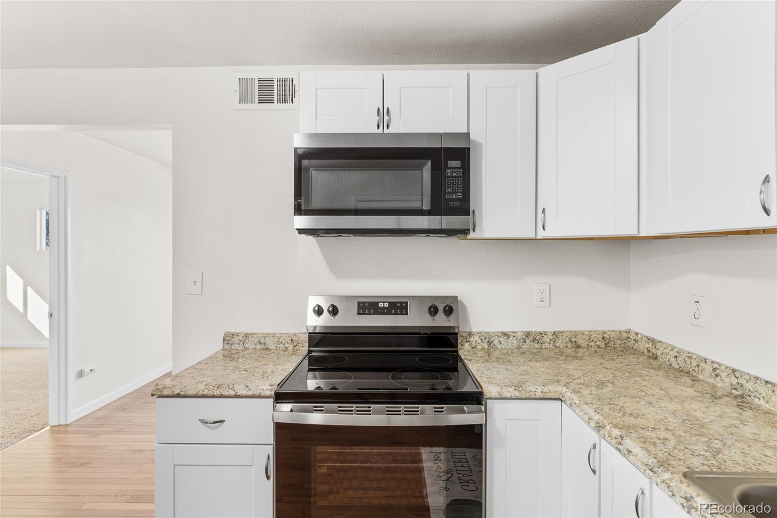 724 Victor Street, Aurora, CO 80011, 3 Bedrooms Bedrooms, ,2 BathroomsBathrooms,Residential,For Sale,Victor,REC4517000