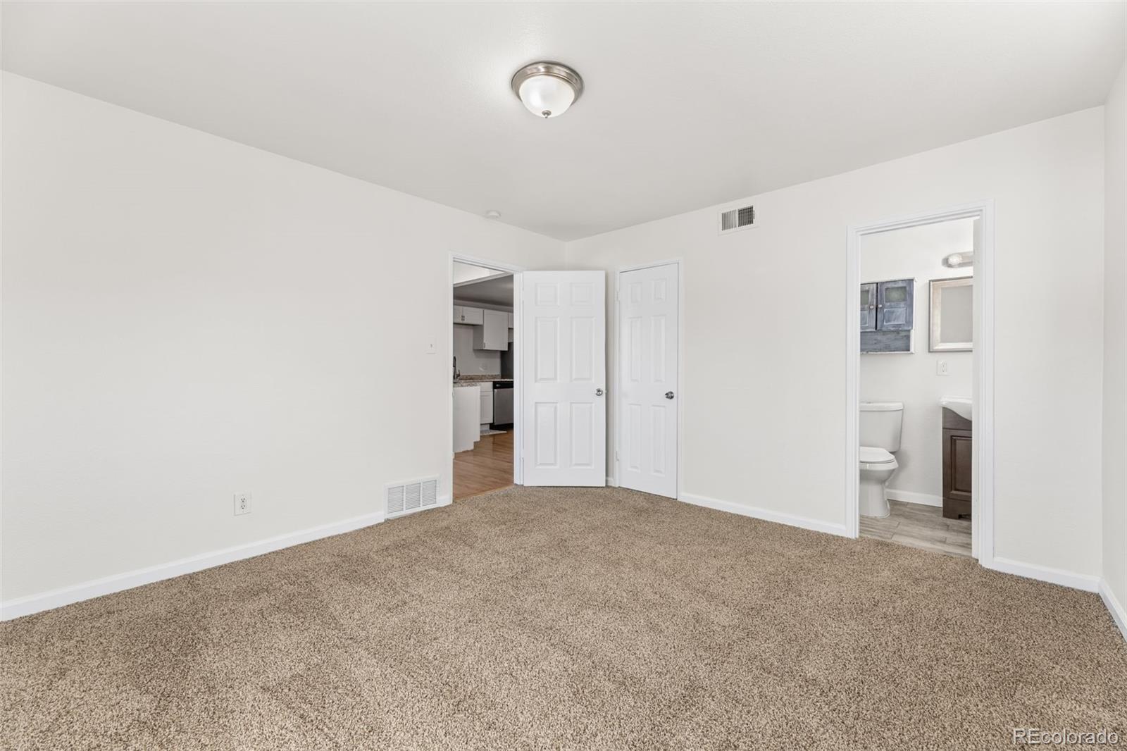 724 Victor Street, Aurora, CO 80011, 3 Bedrooms Bedrooms, ,2 BathroomsBathrooms,Residential,For Sale,Victor,REC4517000