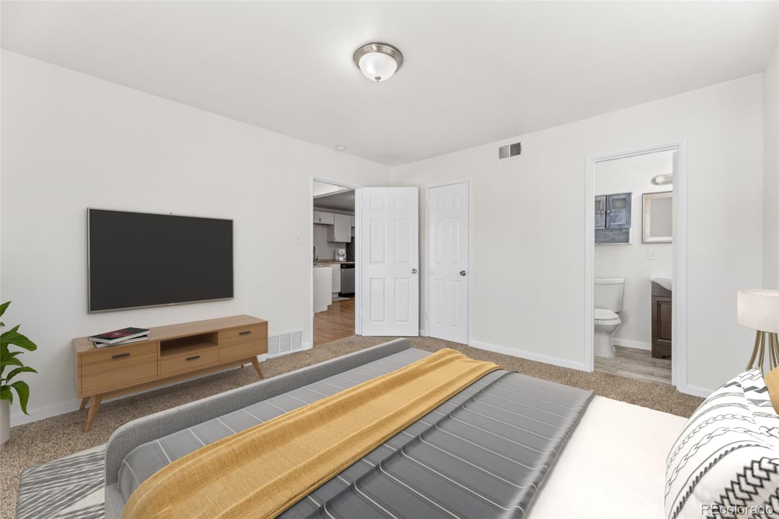 724 Victor Street, Aurora, CO 80011, 3 Bedrooms Bedrooms, ,2 BathroomsBathrooms,Residential,For Sale,Victor,REC4517000