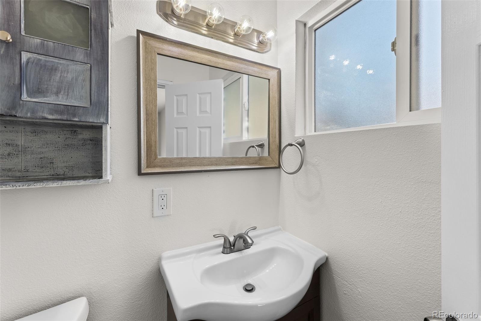724 Victor Street, Aurora, CO 80011, 3 Bedrooms Bedrooms, ,2 BathroomsBathrooms,Residential,For Sale,Victor,REC4517000