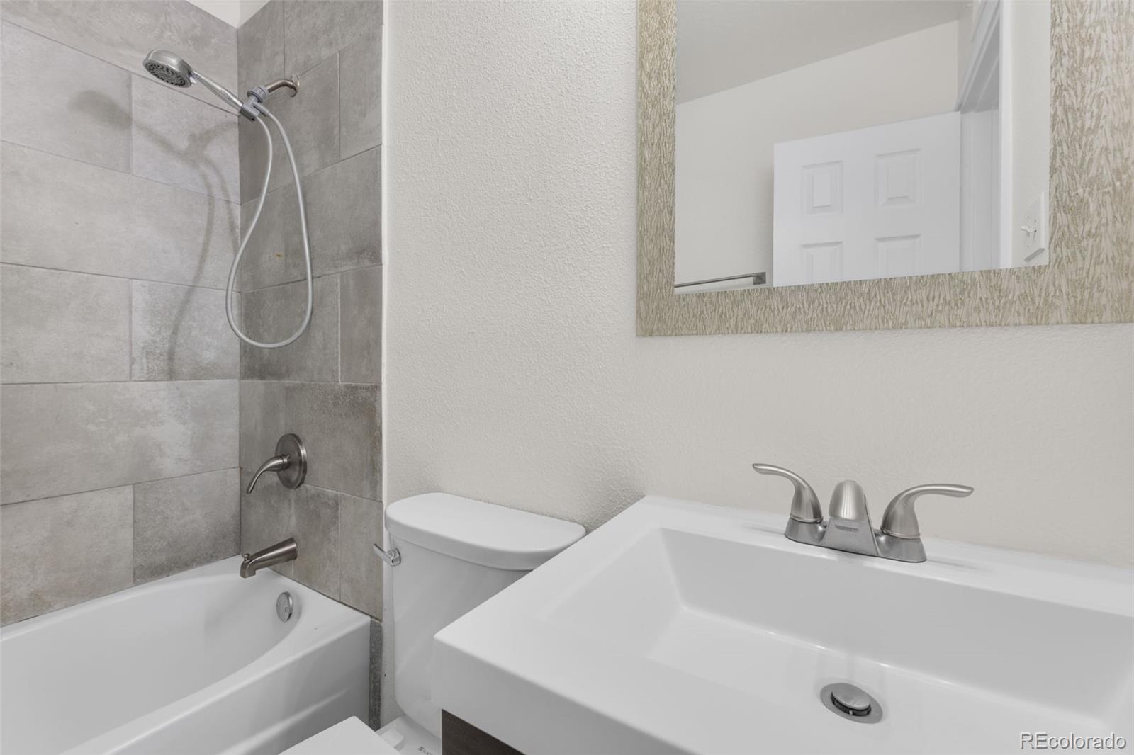 724 Victor Street, Aurora, CO 80011, 3 Bedrooms Bedrooms, ,2 BathroomsBathrooms,Residential,For Sale,Victor,REC4517000