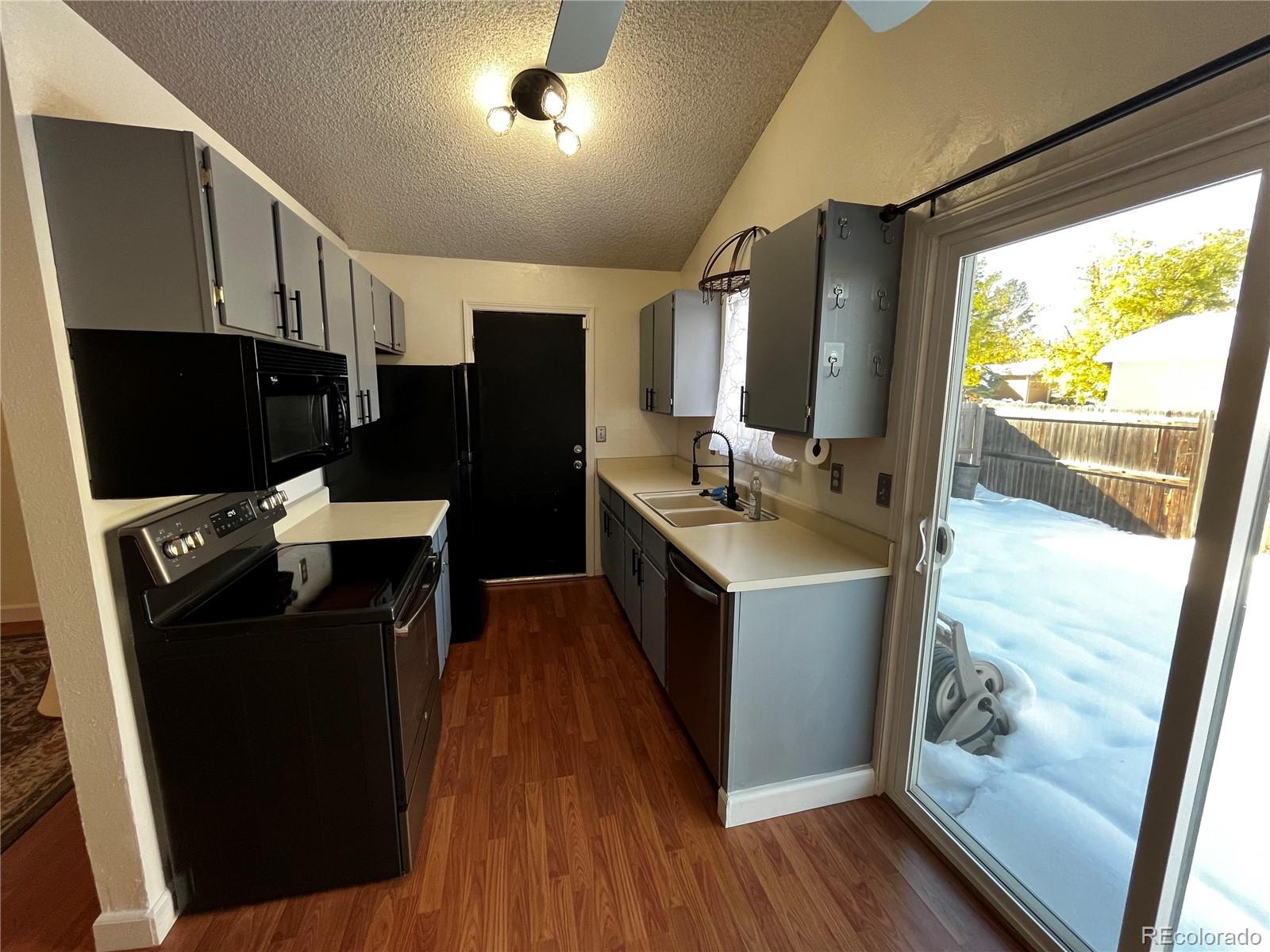 17541 Temple Drive, Aurora, CO 80015, 3 Bedrooms Bedrooms, ,2 BathroomsBathrooms,Rental,For Rent,Temple,REC4863156