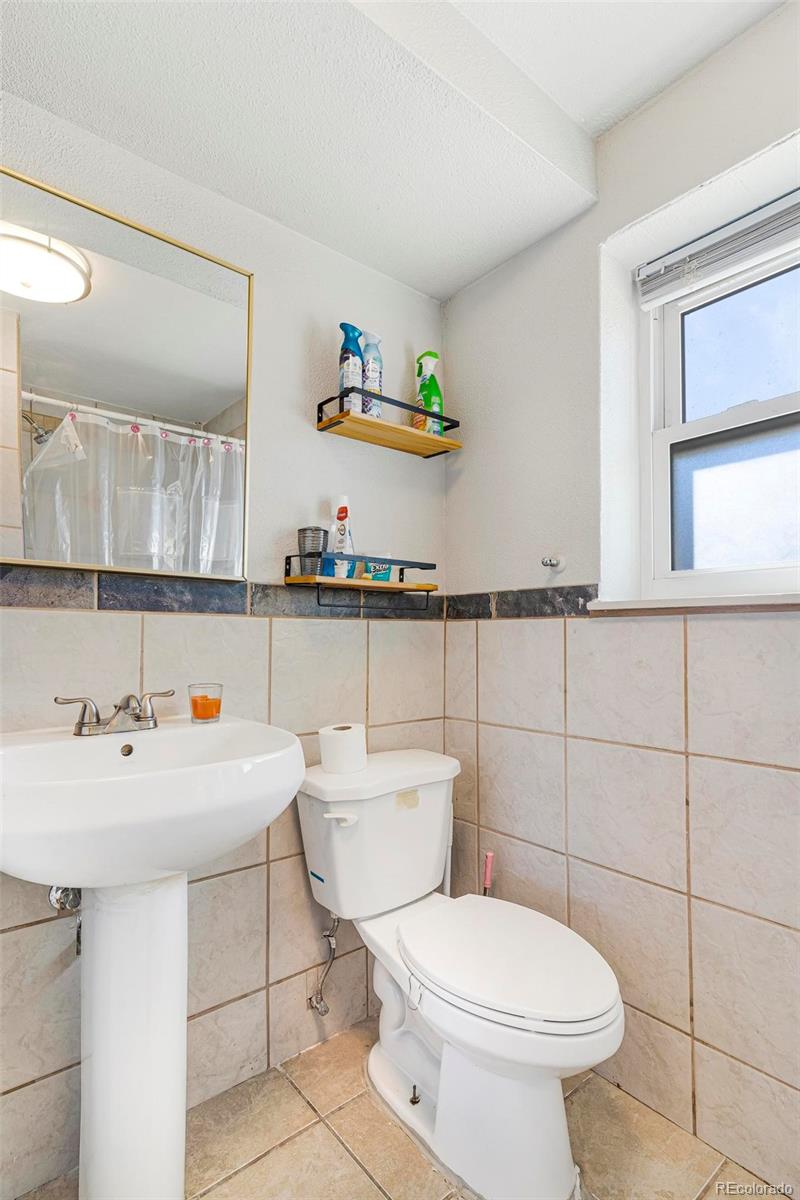 1444 Helena Circle, Aurora, CO 80017, 3 Bedrooms Bedrooms, ,2 BathroomsBathrooms,Residential,For Sale,Helena,REC1864356