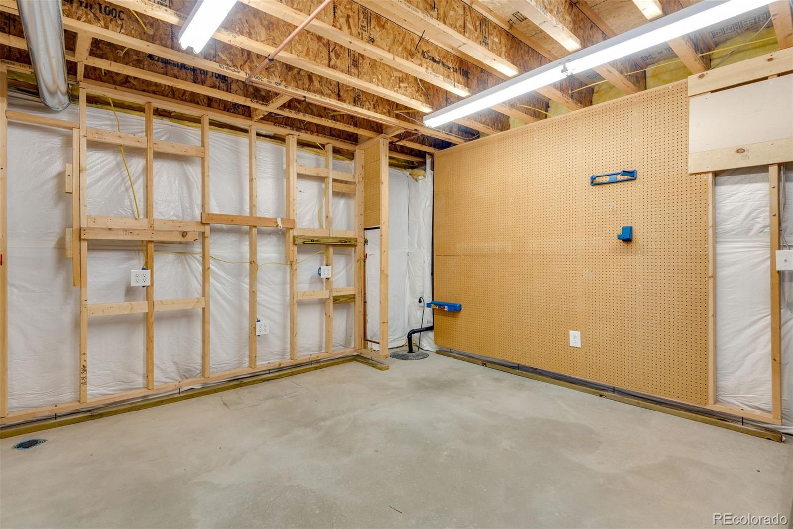 17123 102nd Avenue, Commerce City, CO 80022, 3 Bedrooms Bedrooms, ,2 BathroomsBathrooms,Residential,For Sale,102nd,REC4303660