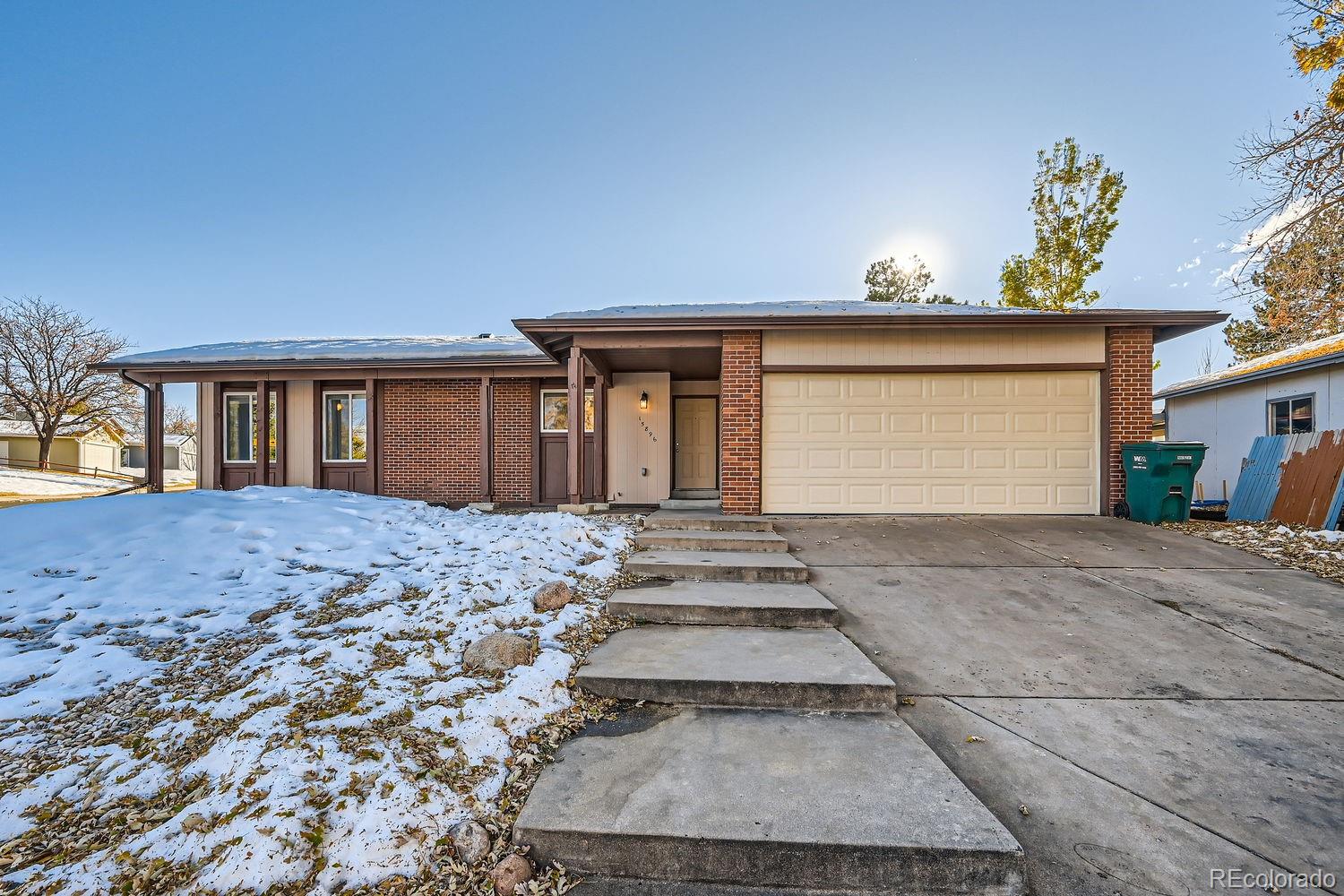 15896 Oxford Avenue, Aurora, CO 80013, 3 Bedrooms Bedrooms, ,2 BathroomsBathrooms,Residential,For Sale,Oxford,REC8697594