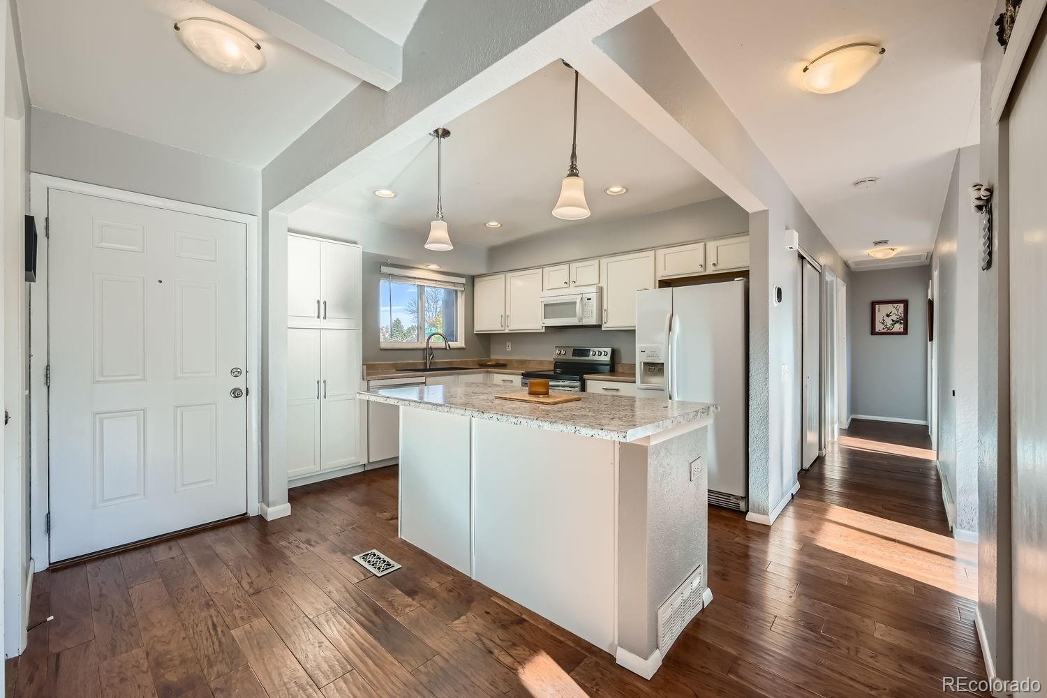15896 Oxford Avenue, Aurora, CO 80013, 3 Bedrooms Bedrooms, ,2 BathroomsBathrooms,Residential,For Sale,Oxford,REC8697594
