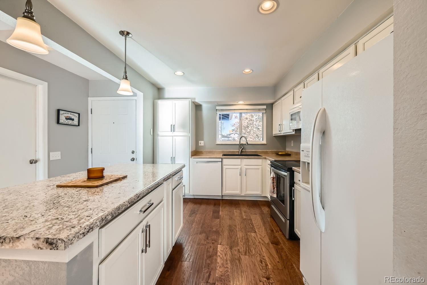15896 Oxford Avenue, Aurora, CO 80013, 3 Bedrooms Bedrooms, ,2 BathroomsBathrooms,Residential,For Sale,Oxford,REC8697594