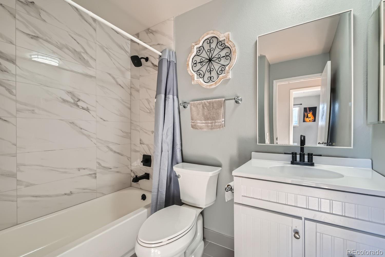 15896 Oxford Avenue, Aurora, CO 80013, 3 Bedrooms Bedrooms, ,2 BathroomsBathrooms,Residential,For Sale,Oxford,REC8697594