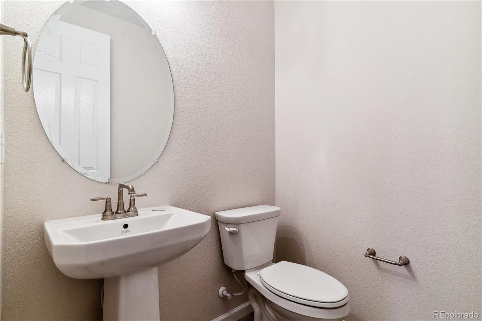 3822 Elk Street, Aurora, CO 80019, 5 Bedrooms Bedrooms, ,4 BathroomsBathrooms,Residential,For Sale,Elk,REC2105066