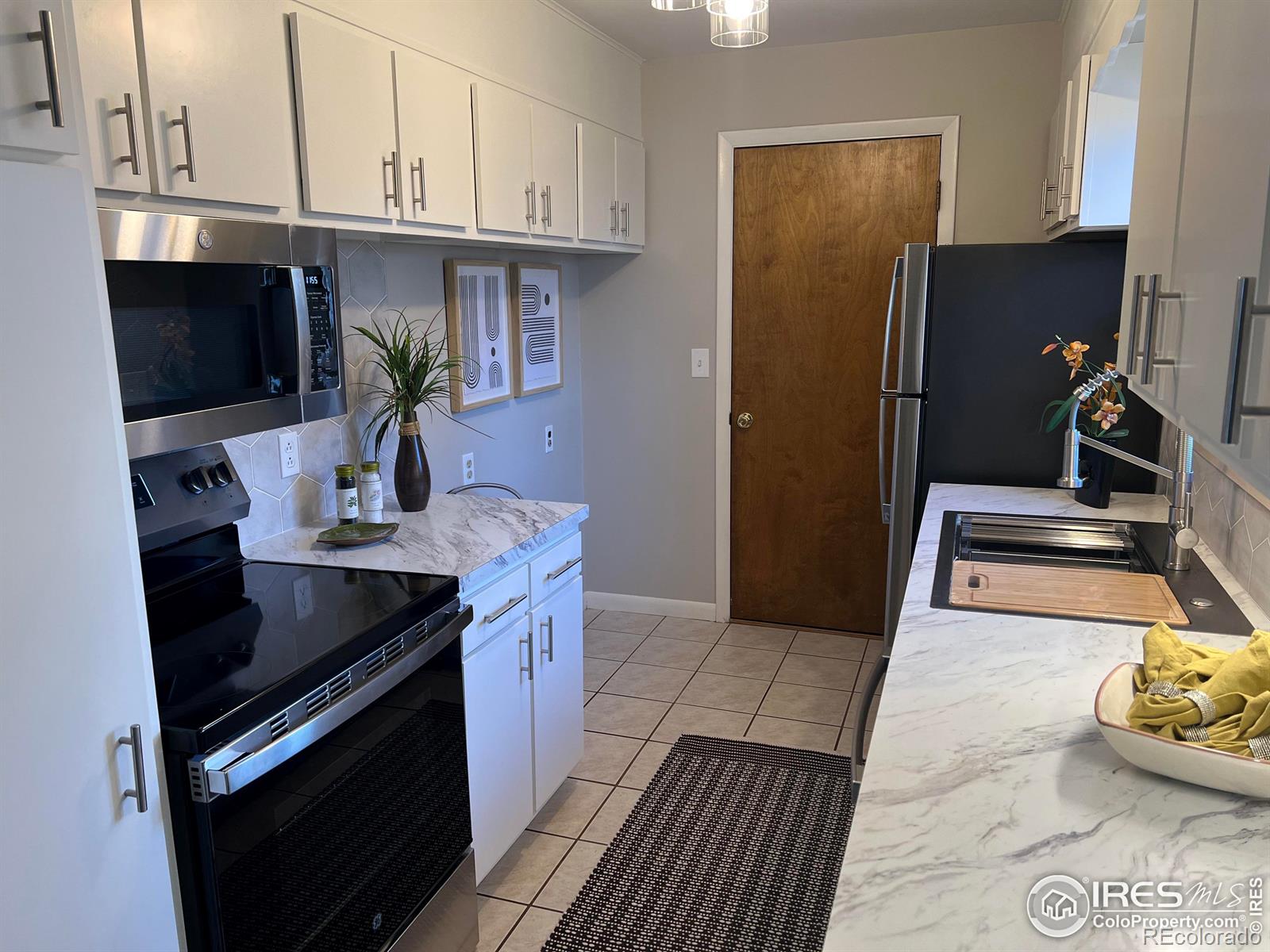 1201 Hillcrest Drive, Fort Collins, CO 80521, 3 Bedrooms Bedrooms, ,1 BathroomBathrooms,Residential,For Sale,Hillcrest,RECIR1022411