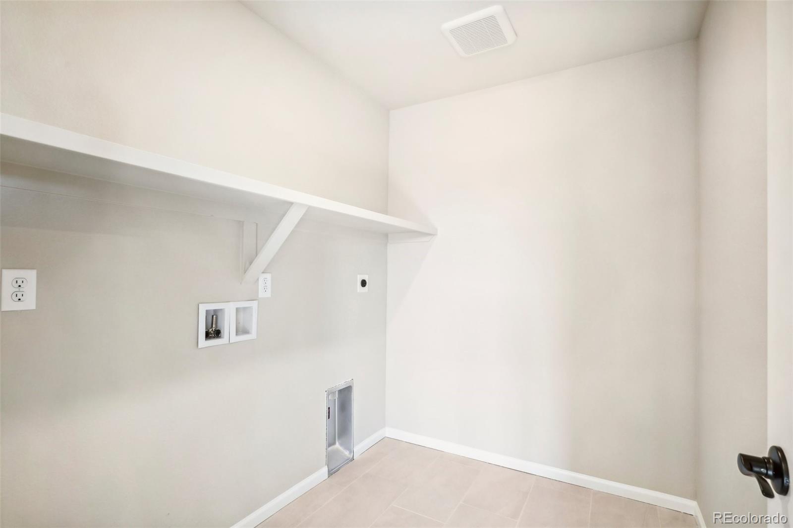 7263 Goldbloom Lane, Littleton, CO 80125, 4 Bedrooms Bedrooms, ,4 BathroomsBathrooms,Residential,For Sale,Goldbloom,REC3932895