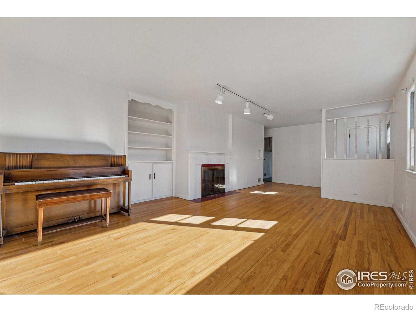 914 Cottonwood Drive, Fort Collins, CO 80524, 3 Bedrooms Bedrooms, ,1 BathroomBathrooms,Residential,For Sale,Cottonwood,RECIR1022594