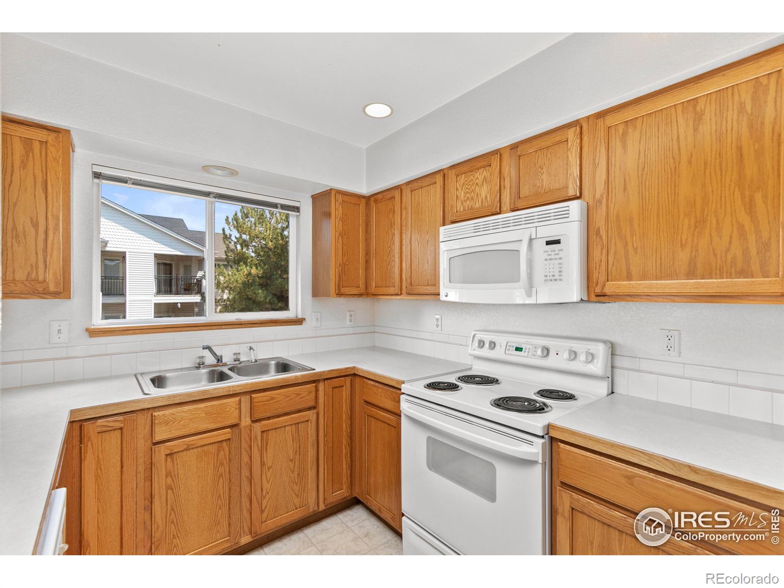 950 52nd Ave Ct #4, Greeley, CO 80634, 2 Bedrooms Bedrooms, ,2 BathroomsBathrooms,Residential,For Sale,52nd,RECIR1022516