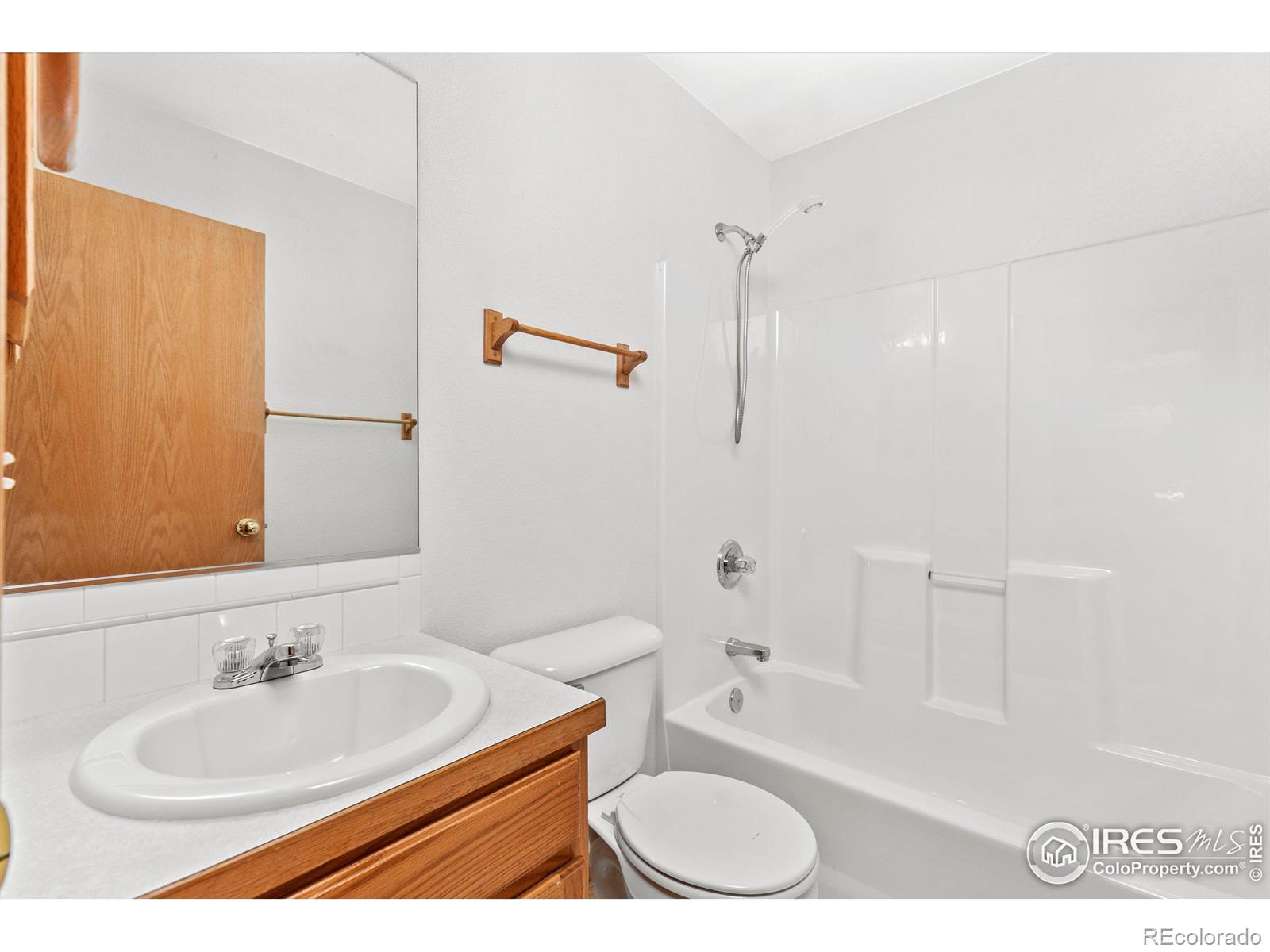 950 52nd Ave Ct #4, Greeley, CO 80634, 2 Bedrooms Bedrooms, ,2 BathroomsBathrooms,Residential,For Sale,52nd,RECIR1022516