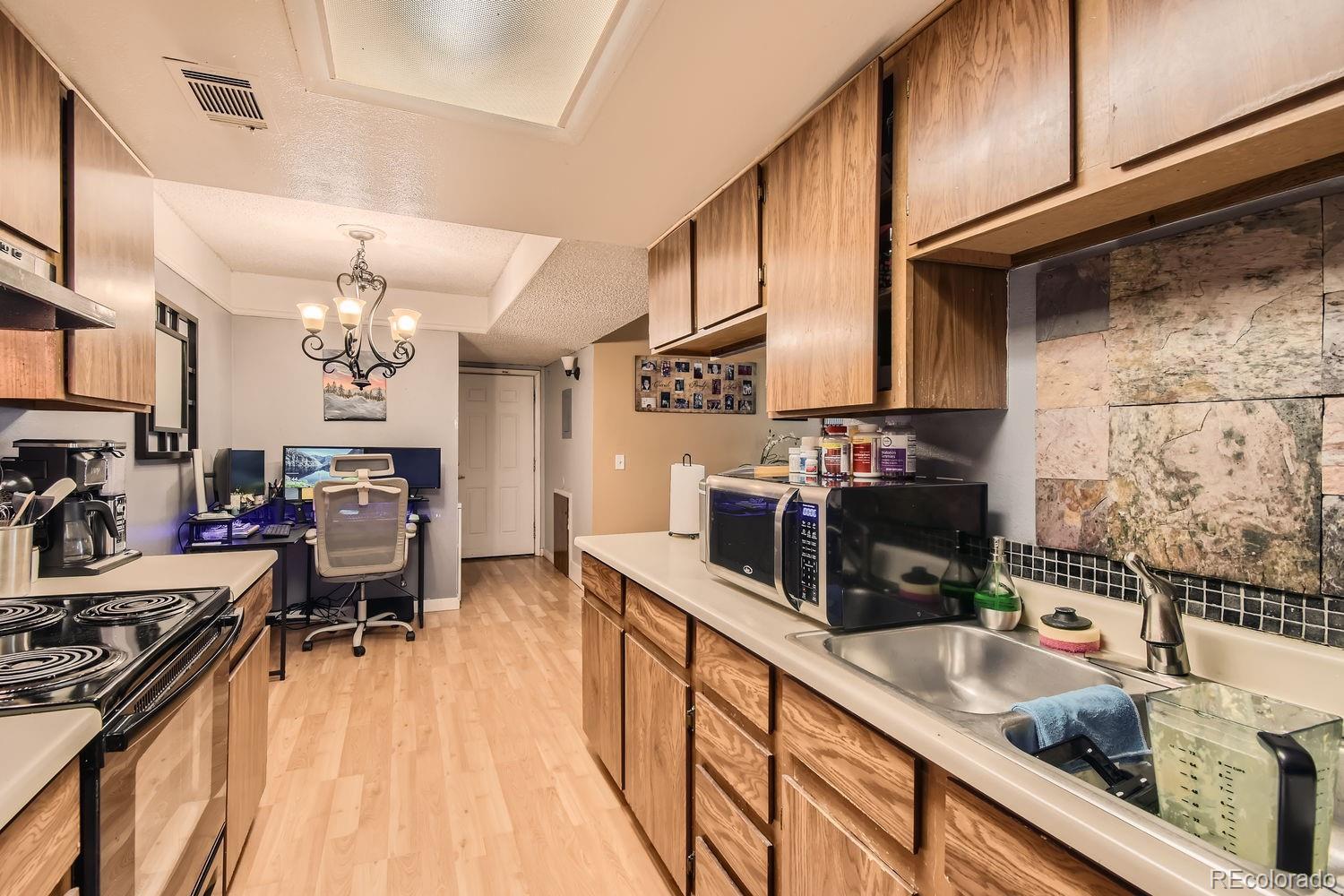 882 Uravan Court, Aurora, CO 80017, 8 Bedrooms Bedrooms, ,4 BathroomsBathrooms,Income,For Sale,Uravan,REC8328164