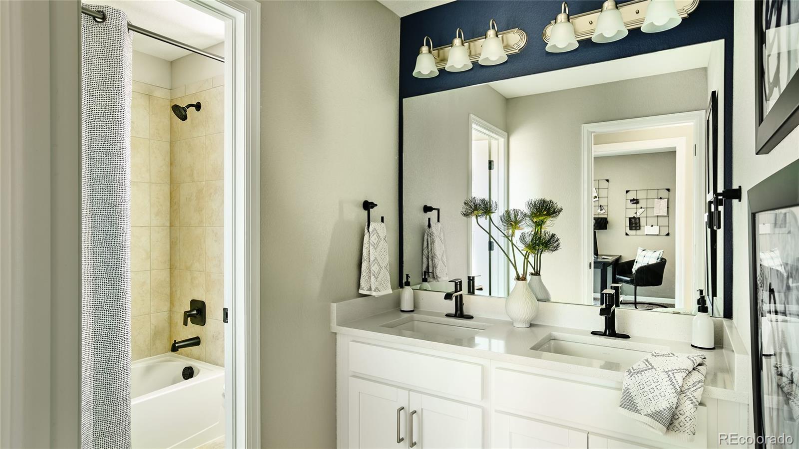 3292 N Catawba Way, Aurora, CO 80019, 3 Bedrooms Bedrooms, ,3 BathroomsBathrooms,Residential,For Sale,Horizon Collection,Catawba,REC8333110