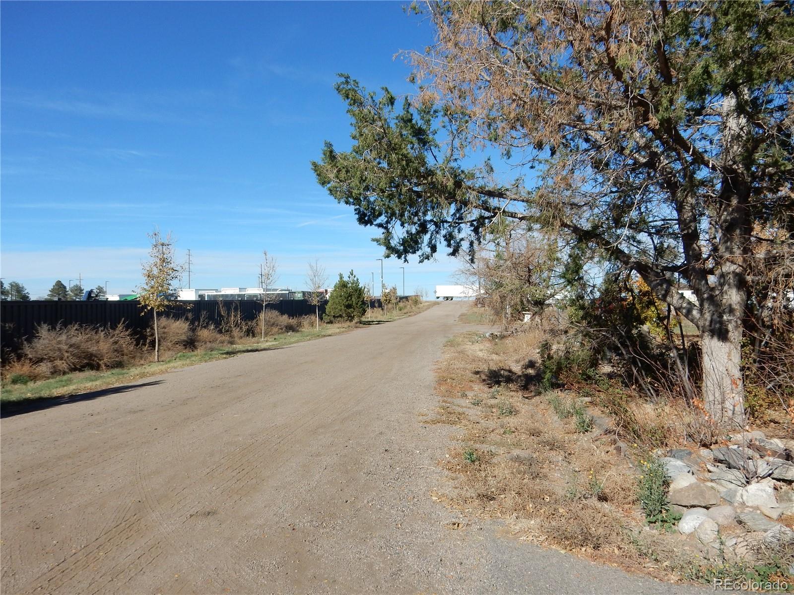 19200 Smith Road, Aurora, CO 80011, 4 Bedrooms Bedrooms, ,3 BathroomsBathrooms,Residential,For Sale,Smith,REC6557742