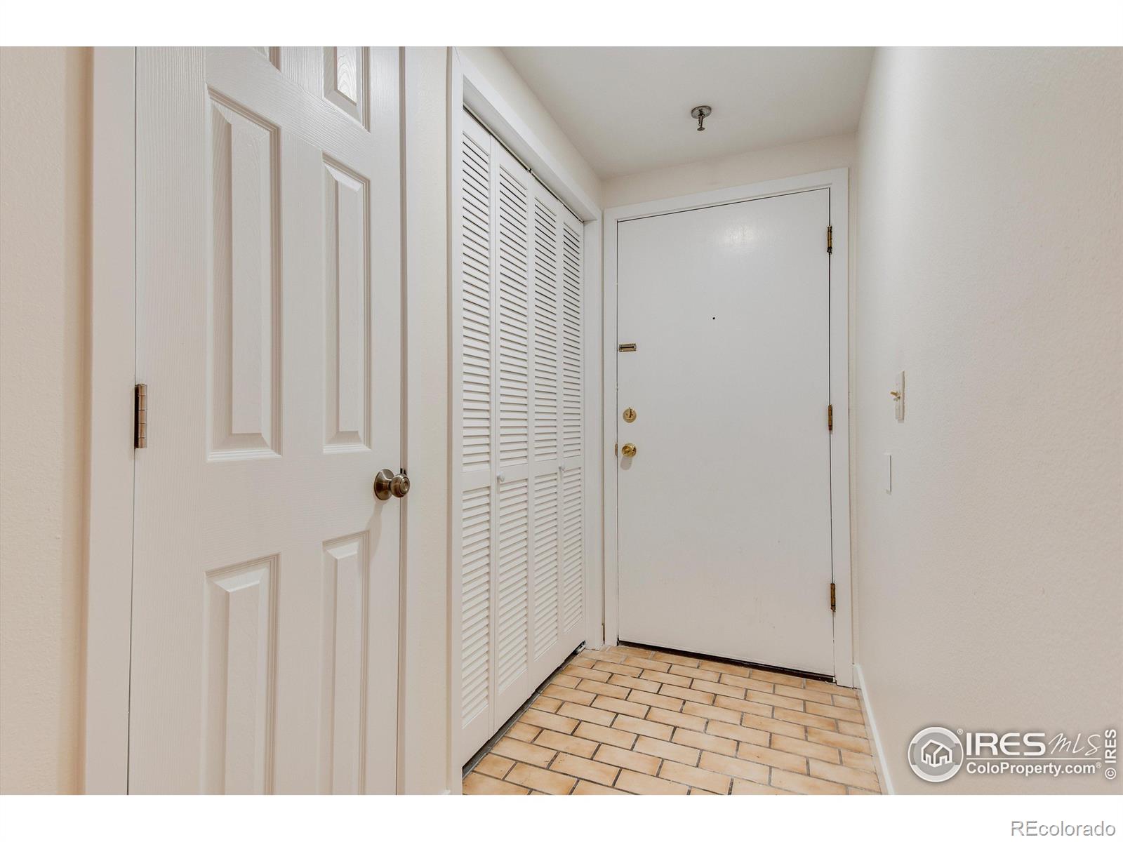 50 19th Avenue #1, Longmont, CO 80501, 2 Bedrooms Bedrooms, ,2 BathroomsBathrooms,Residential,For Sale,19th,RECIR1011972