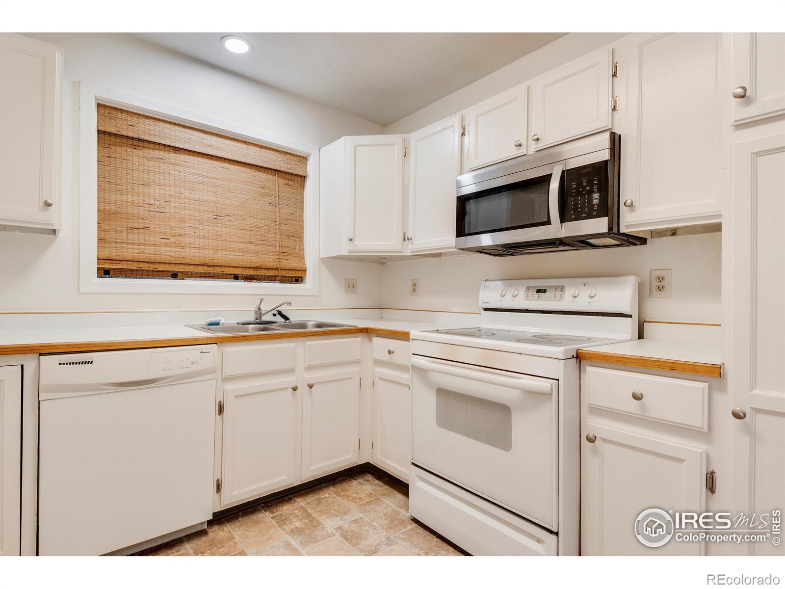 50 19th Avenue #1, Longmont, CO 80501, 2 Bedrooms Bedrooms, ,2 BathroomsBathrooms,Residential,For Sale,19th,RECIR1011972