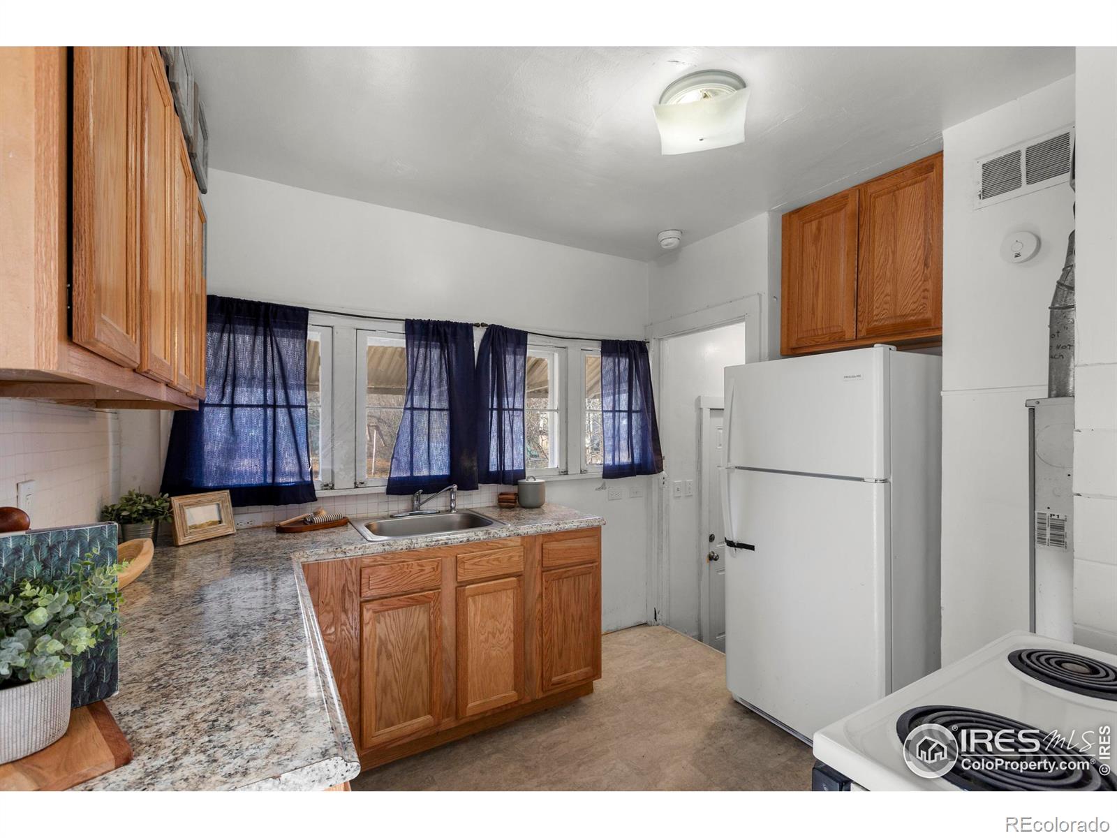 1443 Washington Avenue, Loveland, CO 80538, 3 Bedrooms Bedrooms, ,2 BathroomsBathrooms,Residential,For Sale,Washington,RECIR1022992
