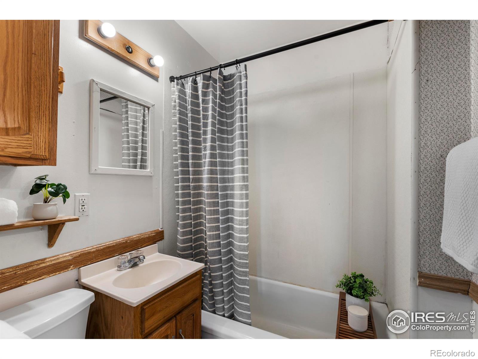 1443 Washington Avenue, Loveland, CO 80538, 3 Bedrooms Bedrooms, ,2 BathroomsBathrooms,Residential,For Sale,Washington,RECIR1022992