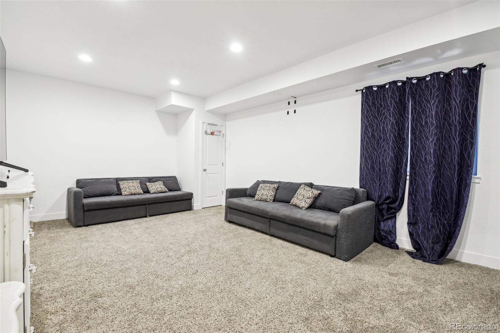 435 S 2nd Avenue, Deer Trail, CO 80105, 6 Bedrooms Bedrooms, ,3 BathroomsBathrooms,Residential,For Sale,2nd,REC8835093