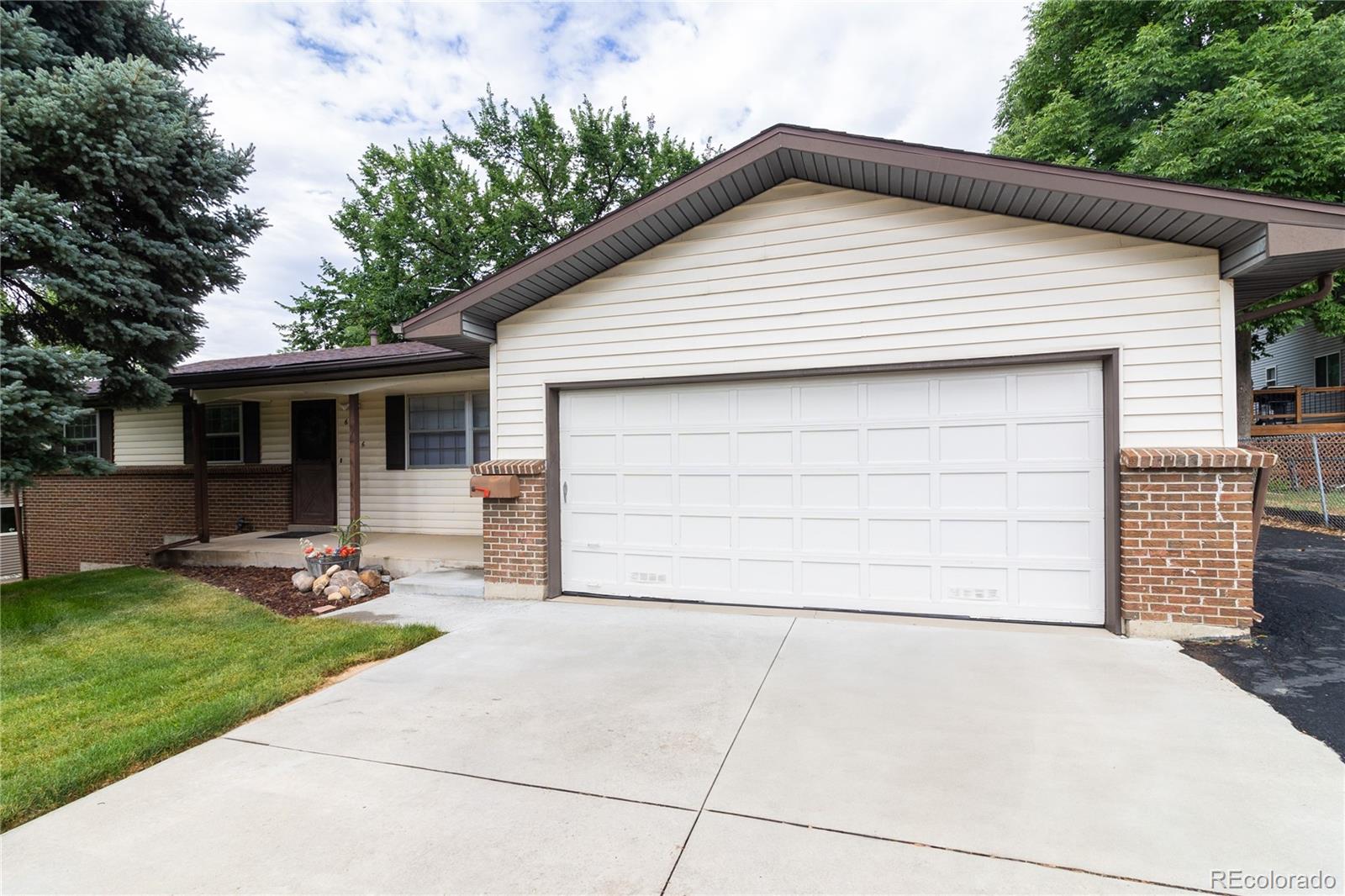 6586 Crocker St Way, Littleton, CO 80120, 5 Bedrooms Bedrooms, ,3 BathroomsBathrooms,Rental,For Rent,Crocker,REC8464310