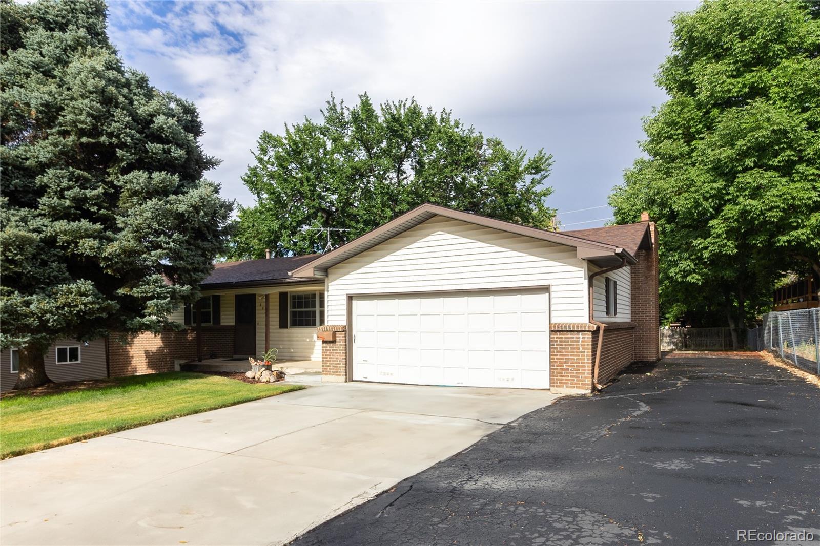 6586 Crocker St Way, Littleton, CO 80120, 5 Bedrooms Bedrooms, ,3 BathroomsBathrooms,Rental,For Rent,Crocker,REC8464310