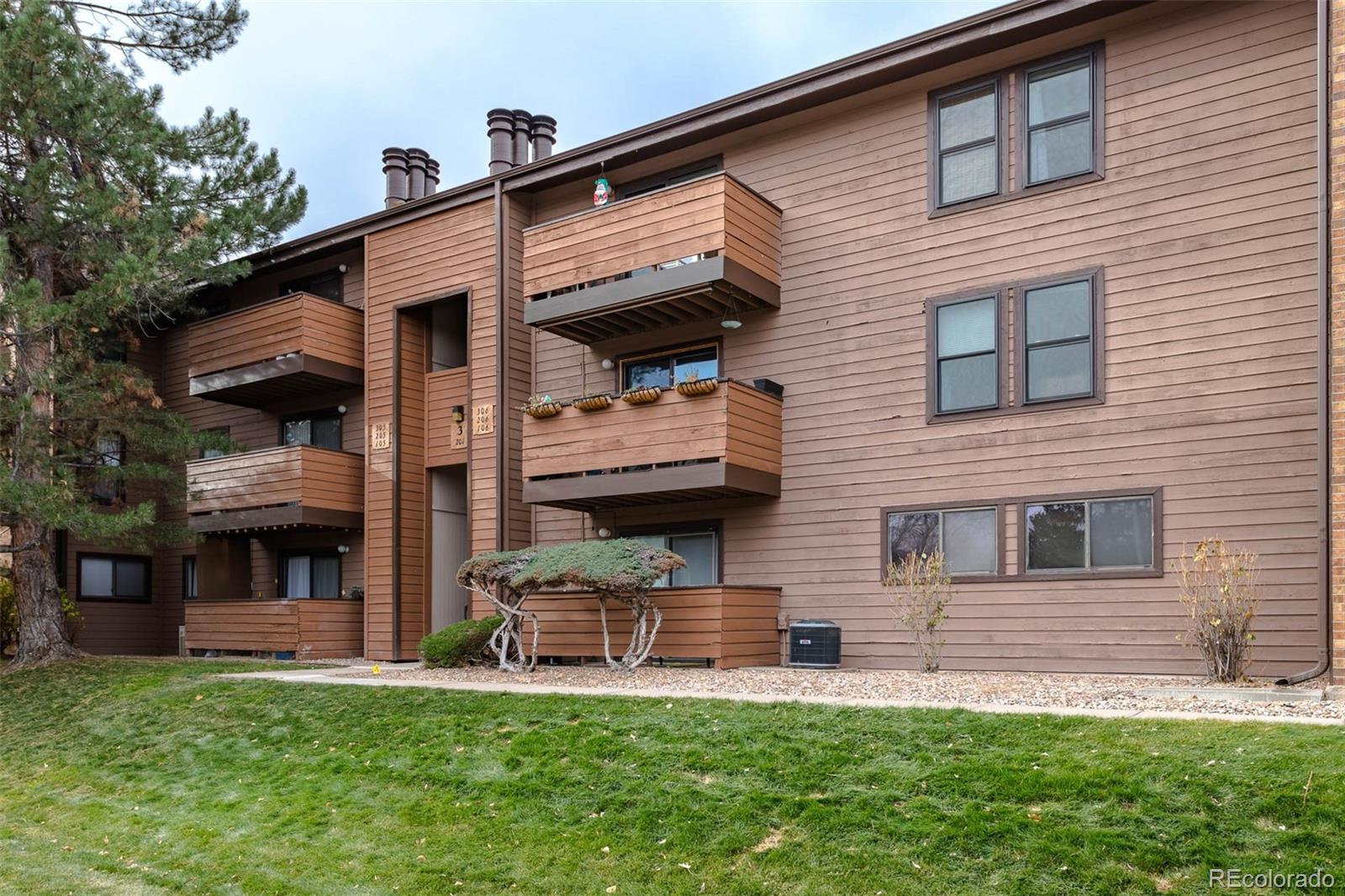 201 Wright Street #106, Lakewood, CO 80228, 2 Bedrooms Bedrooms, ,2 BathroomsBathrooms,Residential,For Sale,Snowbird,Wright,REC9061640
