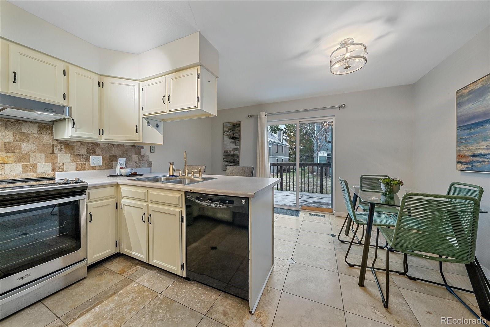 10681 Dartmouth Avenue, Lakewood, CO 80227, 3 Bedrooms Bedrooms, ,3 BathroomsBathrooms,Residential,For Sale,Dartmouth,REC9459323