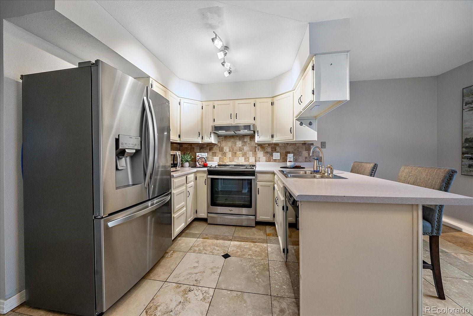 10681 Dartmouth Avenue, Lakewood, CO 80227, 3 Bedrooms Bedrooms, ,3 BathroomsBathrooms,Residential,For Sale,Dartmouth,REC9459323