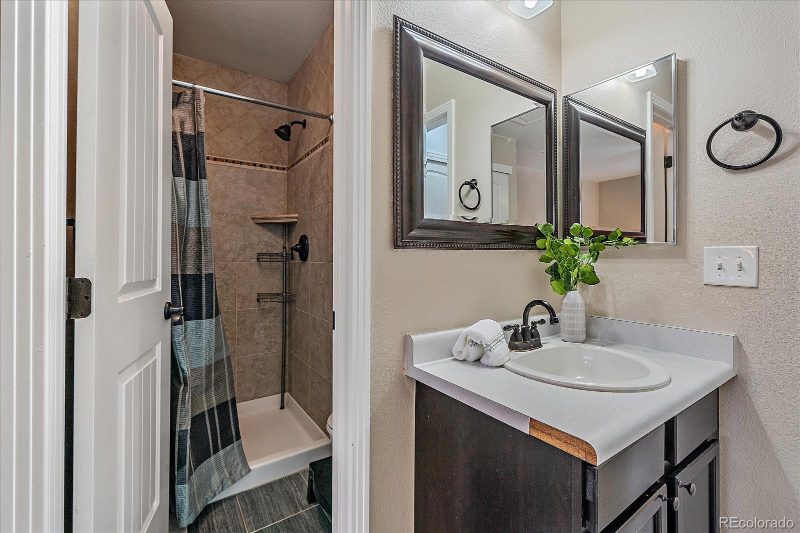 10681 Dartmouth Avenue, Lakewood, CO 80227, 3 Bedrooms Bedrooms, ,3 BathroomsBathrooms,Residential,For Sale,Dartmouth,REC9459323