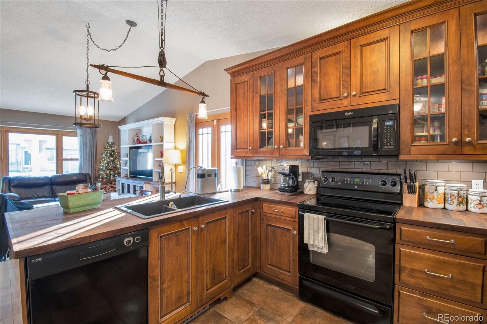 8887 Toller Avenue, Littleton, CO 80128, 4 Bedrooms Bedrooms, ,2 BathroomsBathrooms,Residential,For Sale,Toller,REC5817007