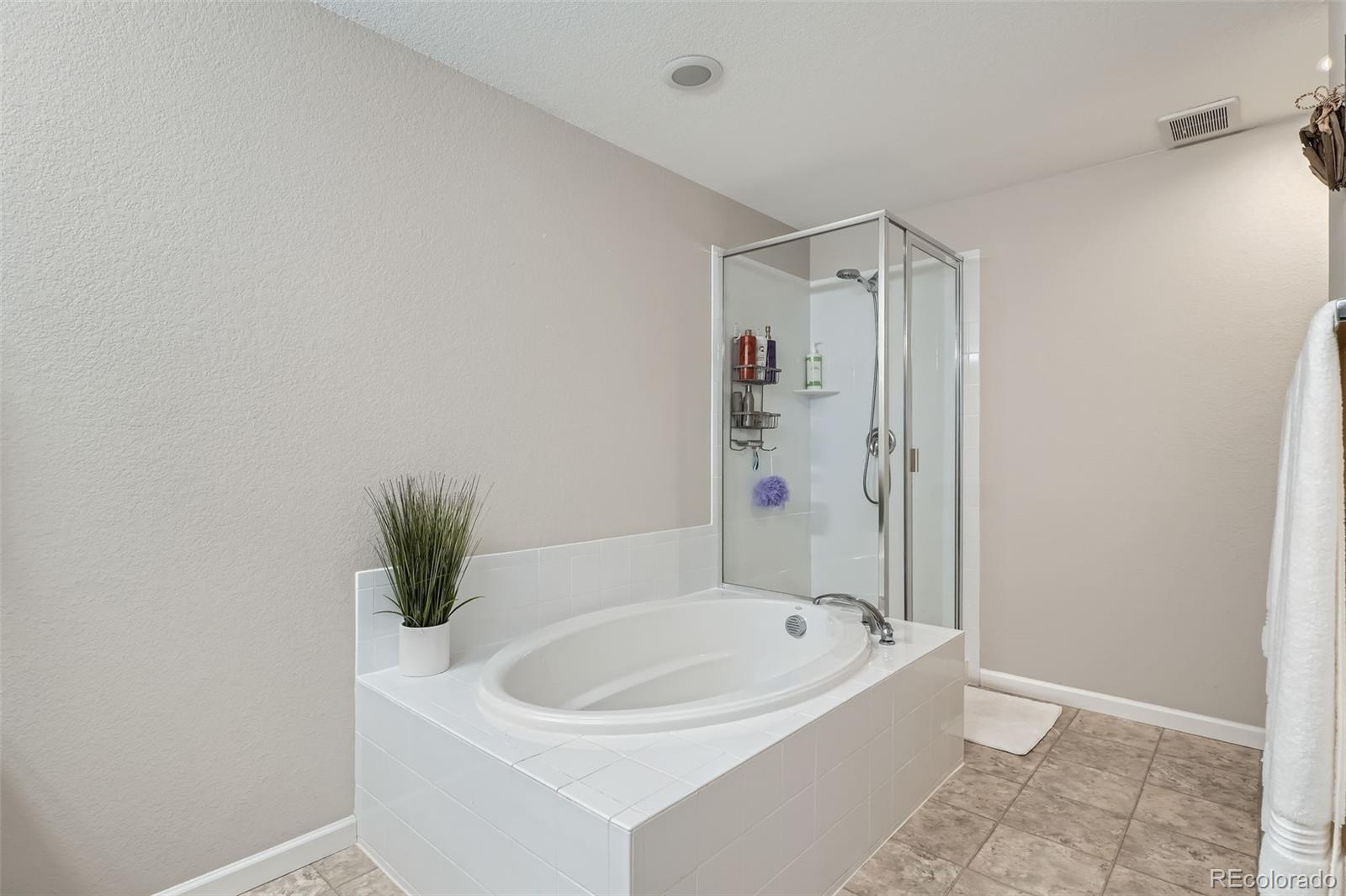 1781 Buchanan Circle, Aurora, CO 80018, 3 Bedrooms Bedrooms, ,3 BathroomsBathrooms,Residential,For Sale,Buchanan,REC4709686