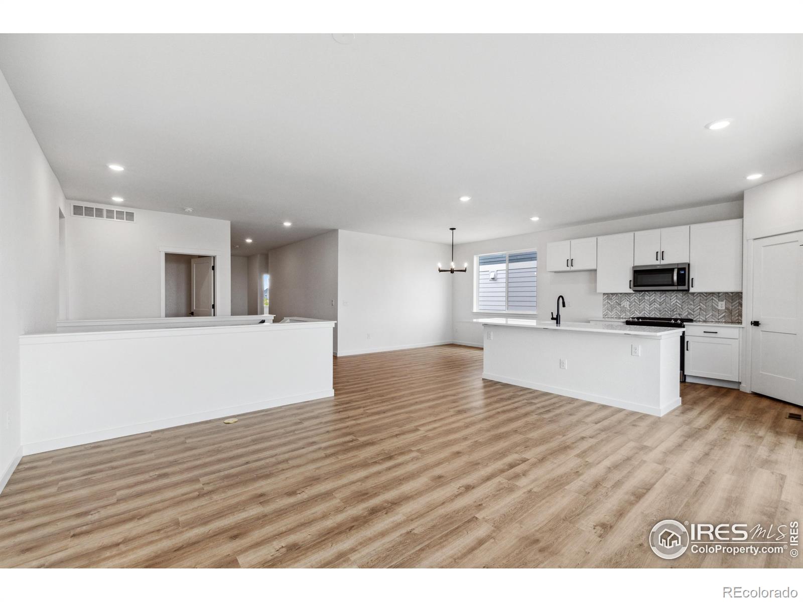 797 Muturu Road, Johnstown, CO 80534, 3 Bedrooms Bedrooms, ,2 BathroomsBathrooms,Residential,For Sale,Muturu,RECIR1023394