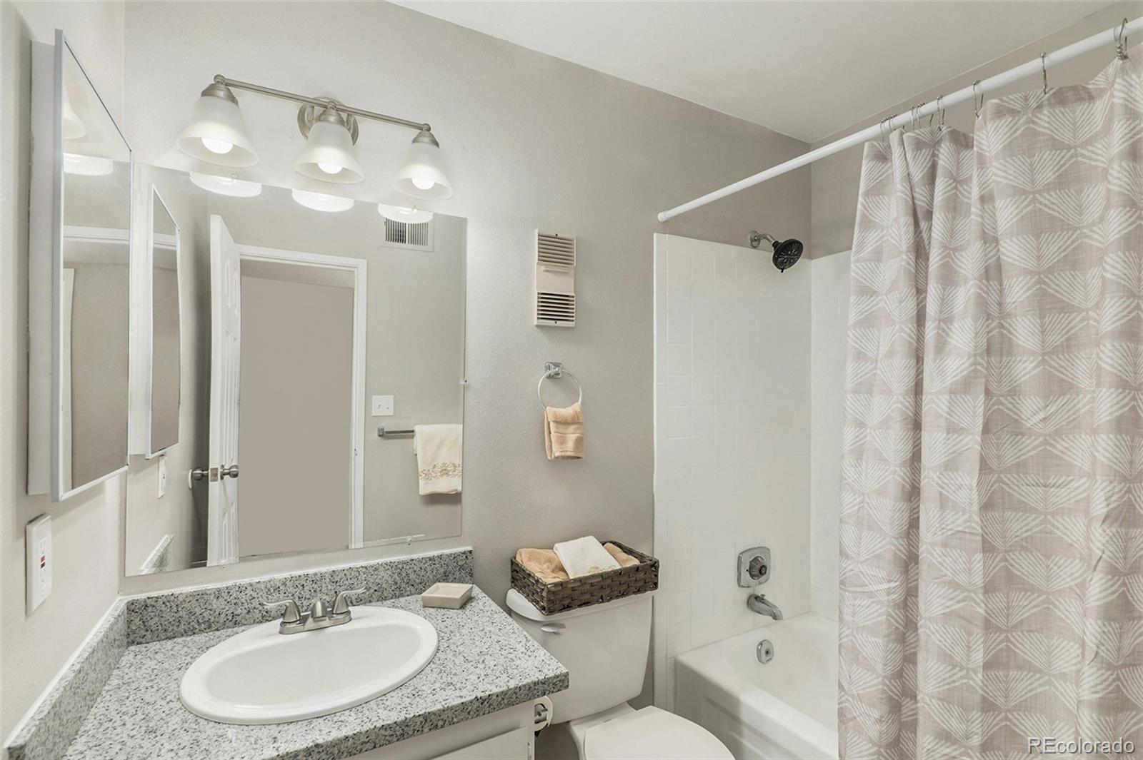 14413 Jewell Avenue #204, Aurora, CO 80012, 2 Bedrooms Bedrooms, ,2 BathroomsBathrooms,Residential,For Sale,Jewell,REC6551595