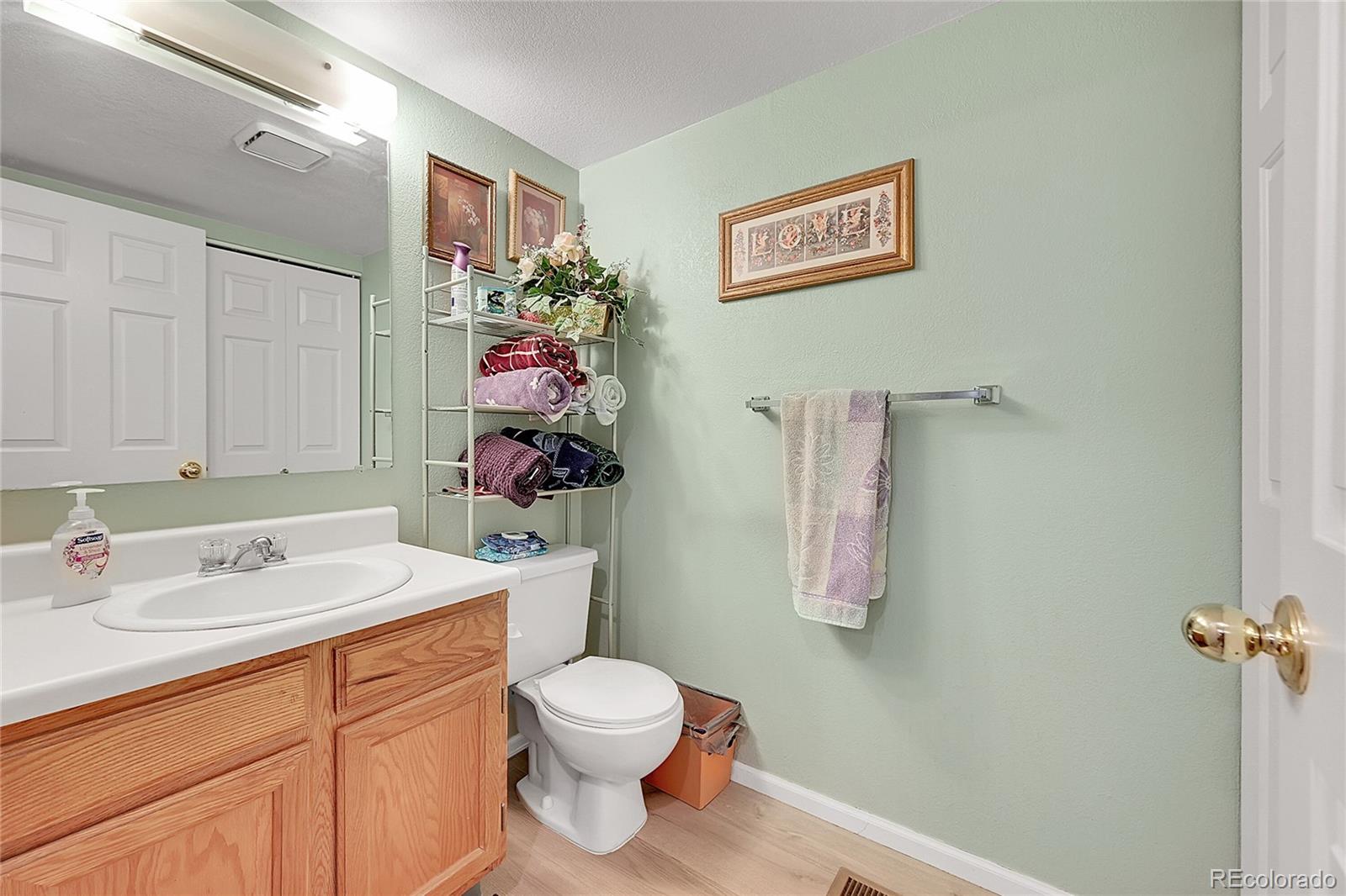 8404 S Everett Way #B, Littleton, CO 80128, 1 Bedroom Bedrooms, ,2 BathroomsBathrooms,Residential,For Sale,Everett,REC8454481