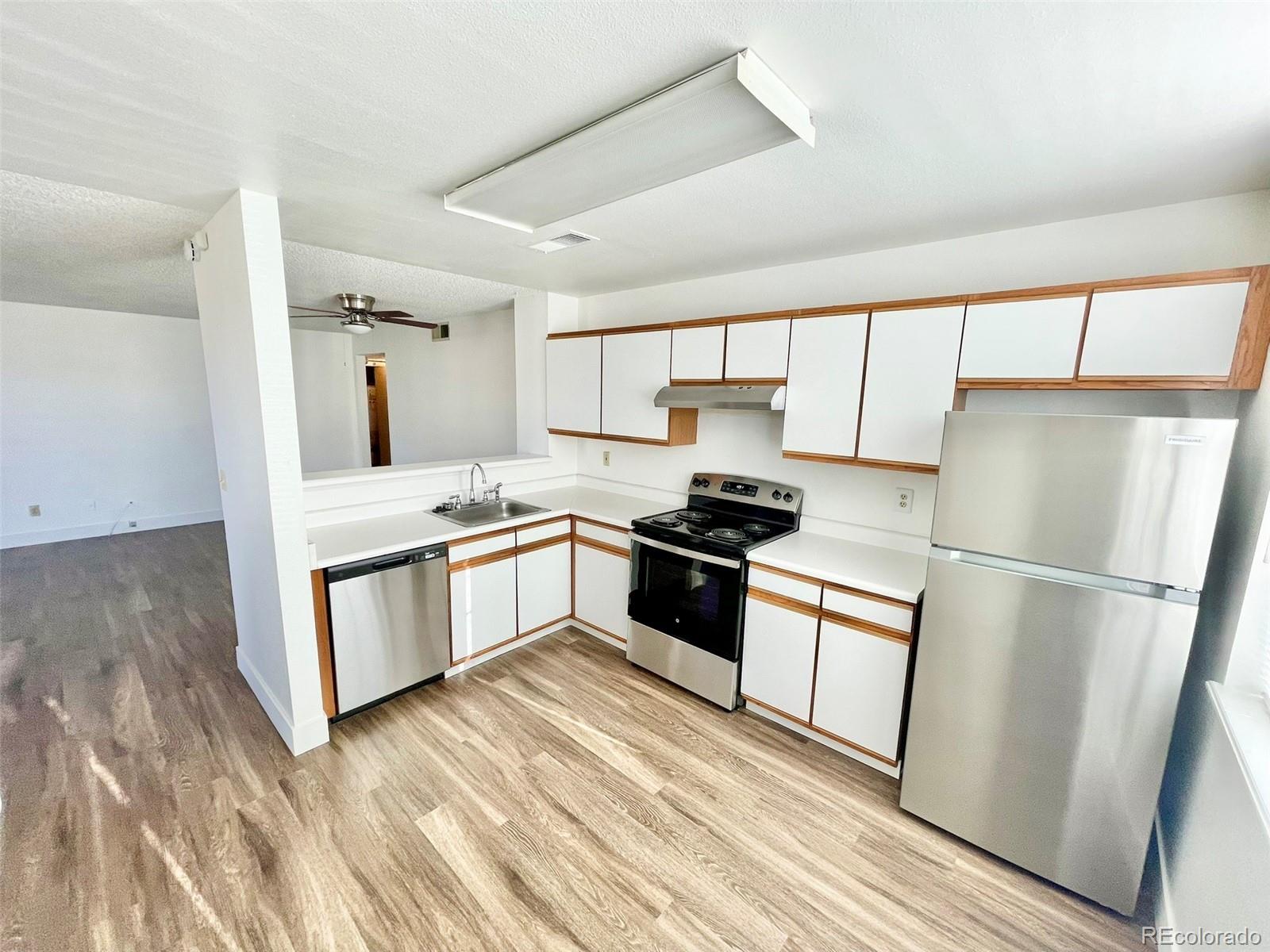 5765 Atlantic Place #103, Lakewood, CO 80227, 2 Bedrooms Bedrooms, ,2 BathroomsBathrooms,Residential,For Sale,Sunpointe at Lakewood Estates,Atlantic,REC5087868