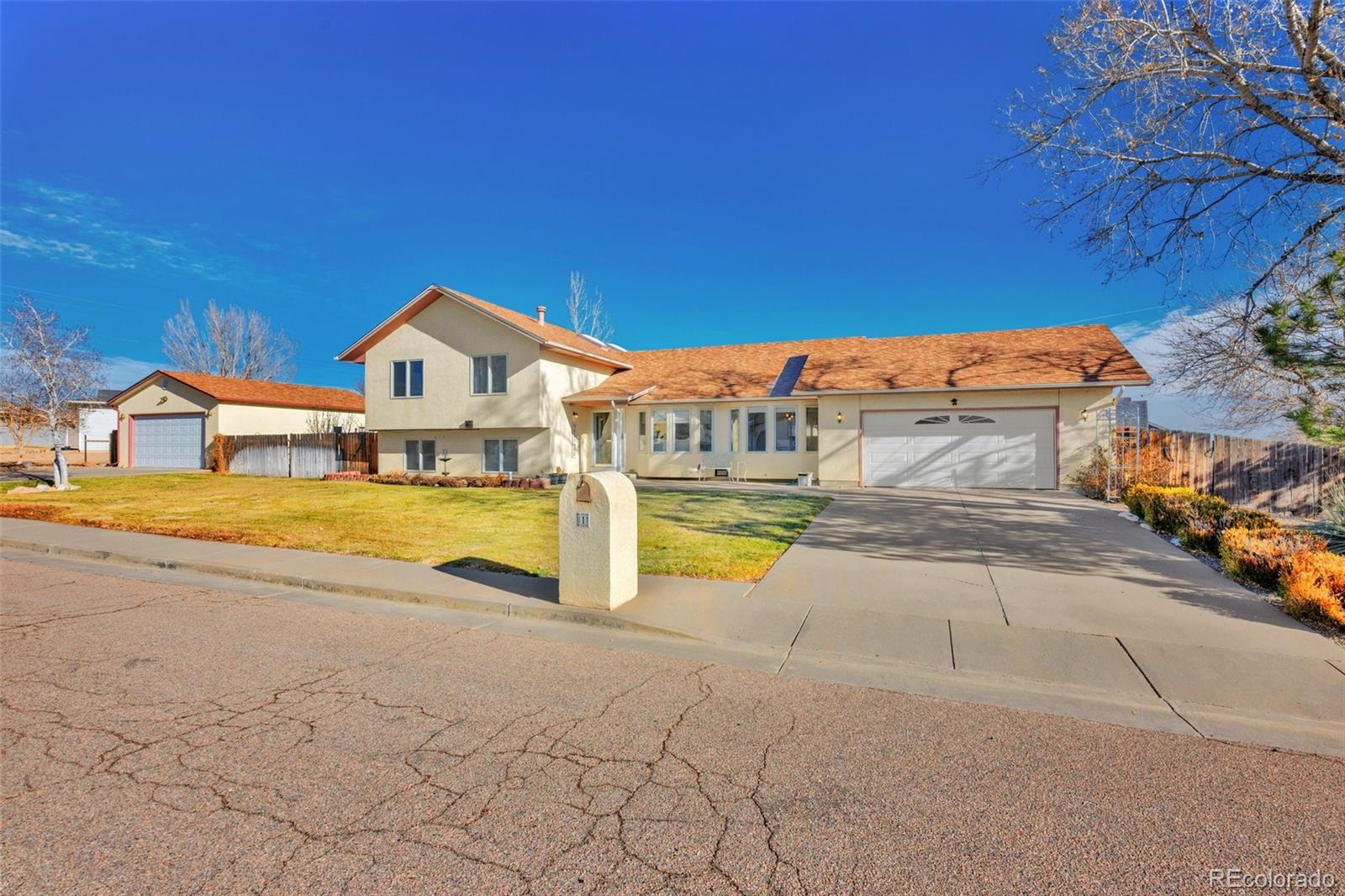 1 Silversmith Court, Pueblo, CO 81008, 6 Bedrooms Bedrooms, ,3 BathroomsBathrooms,Residential,For Sale,Silversmith,REC9846845