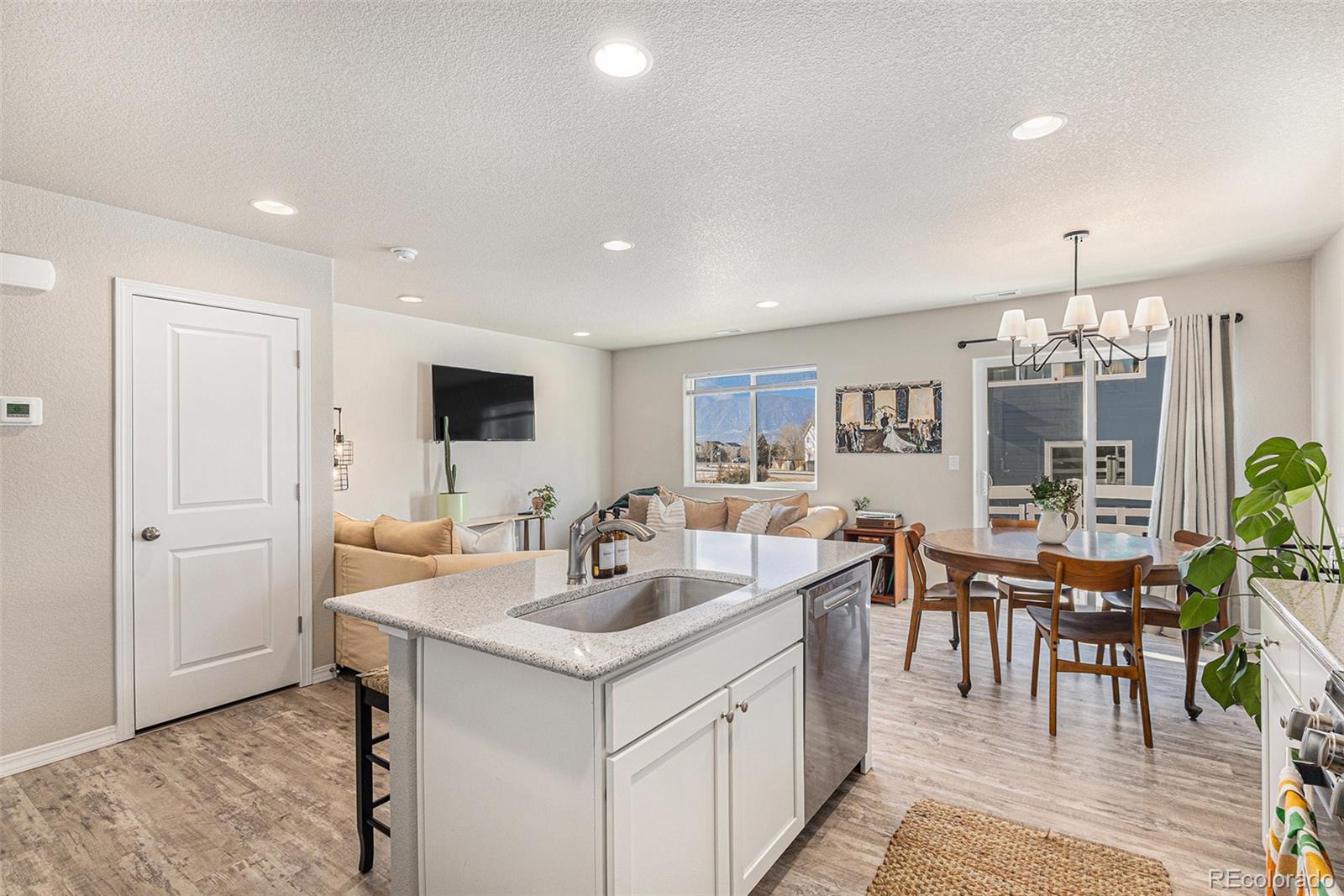 2940 Magic Carpet Loop, Colorado Springs, CO 80916, 3 Bedrooms Bedrooms, ,3 BathroomsBathrooms,Rental,For Rent,Magic Carpet,REC2775269