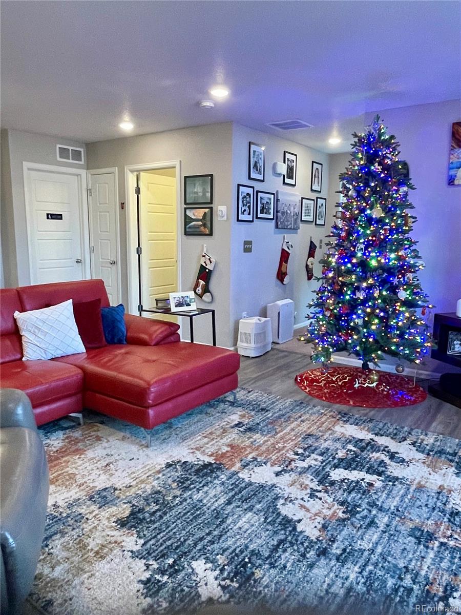 18669 54th Place, Denver, CO 80249, 3 Bedrooms Bedrooms, ,2 BathroomsBathrooms,Residential,For Sale,54th,REC6388149